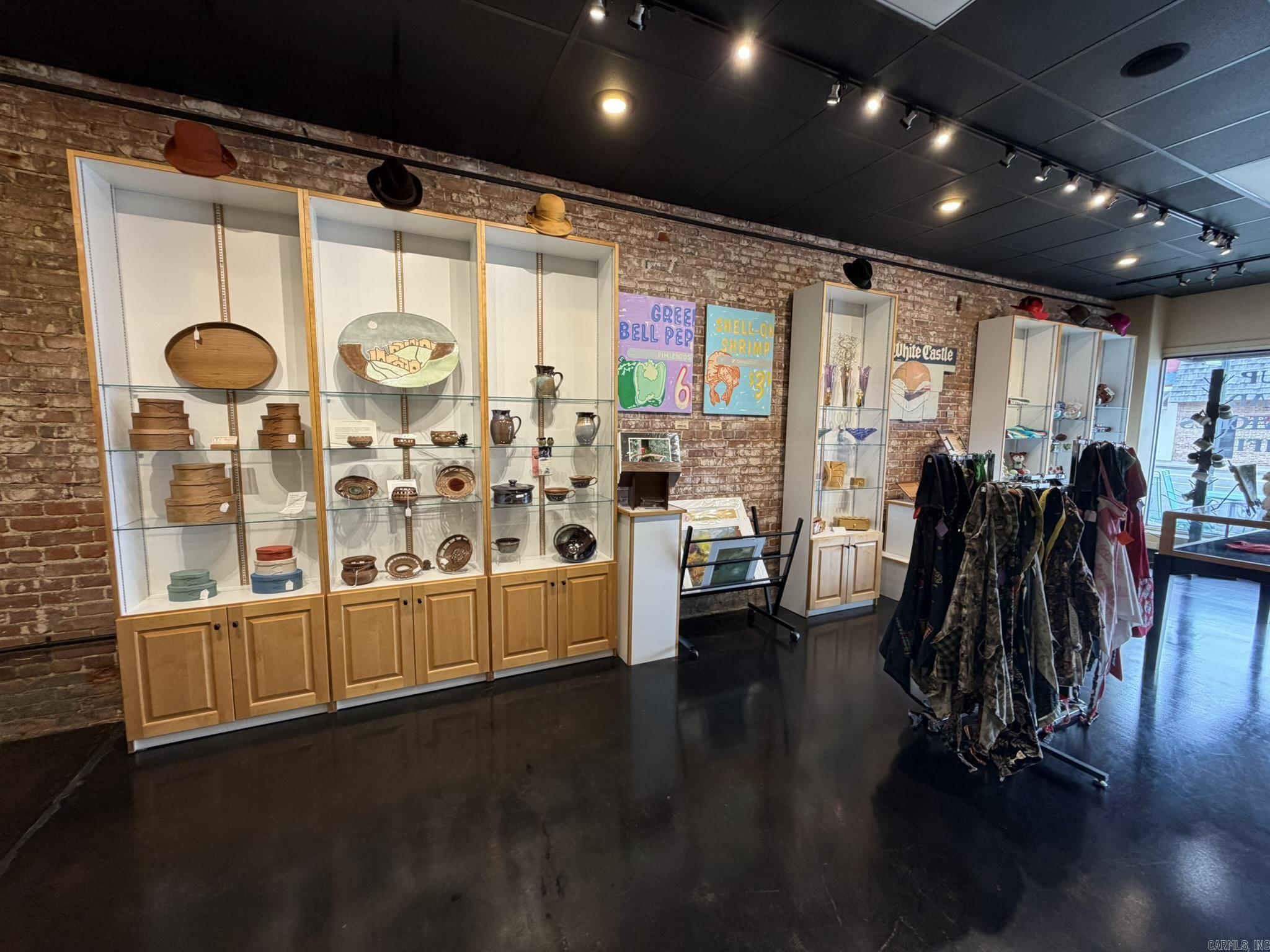 Mena Original - Commercial Sale