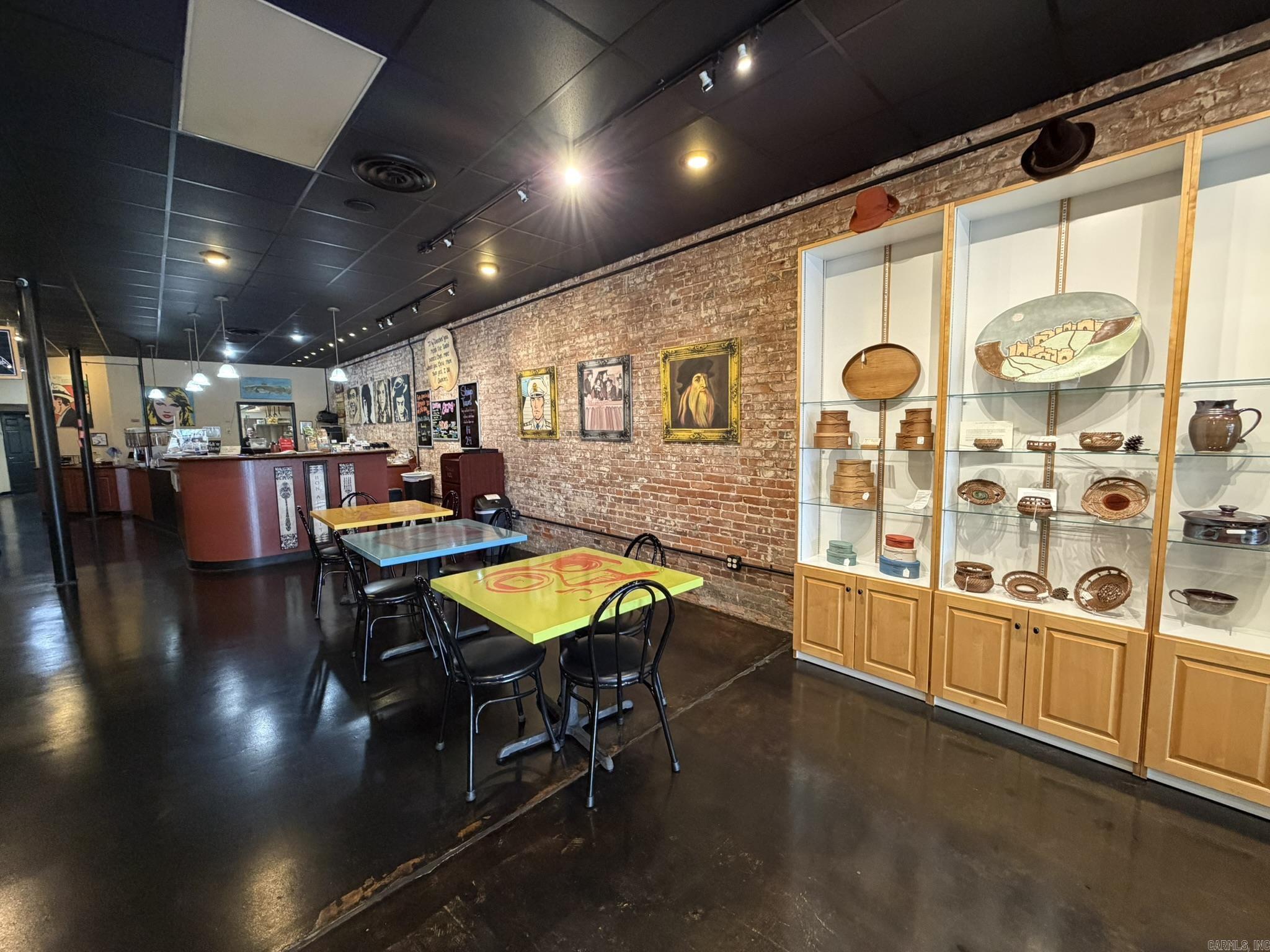 Mena Original - Commercial Sale