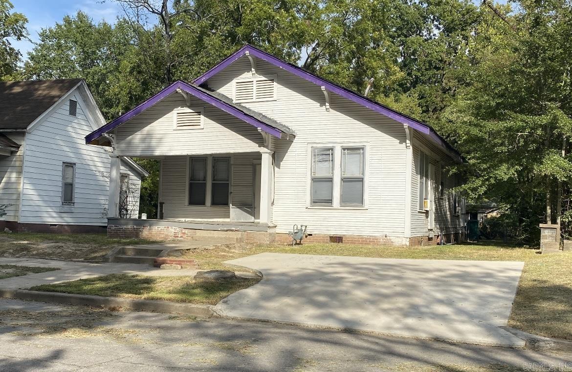 Investment opportunity in the city's 1st ward! Residual income potential! Don't wait, call today to get started!