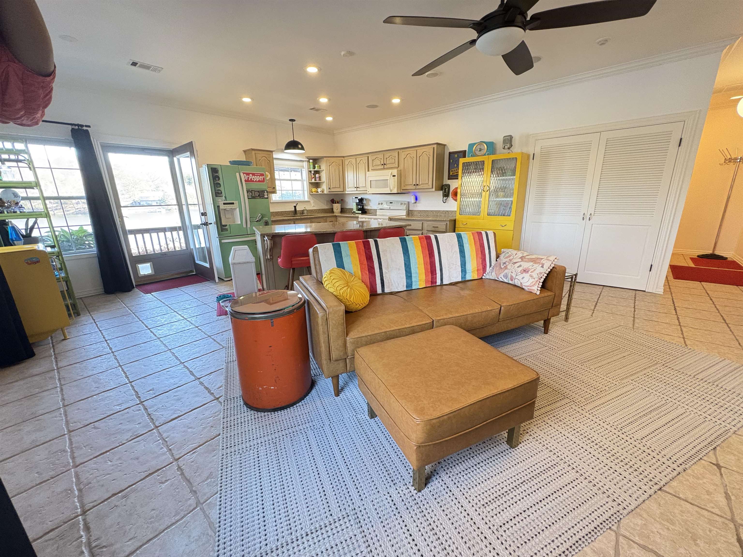 WEST LAKE - Residential