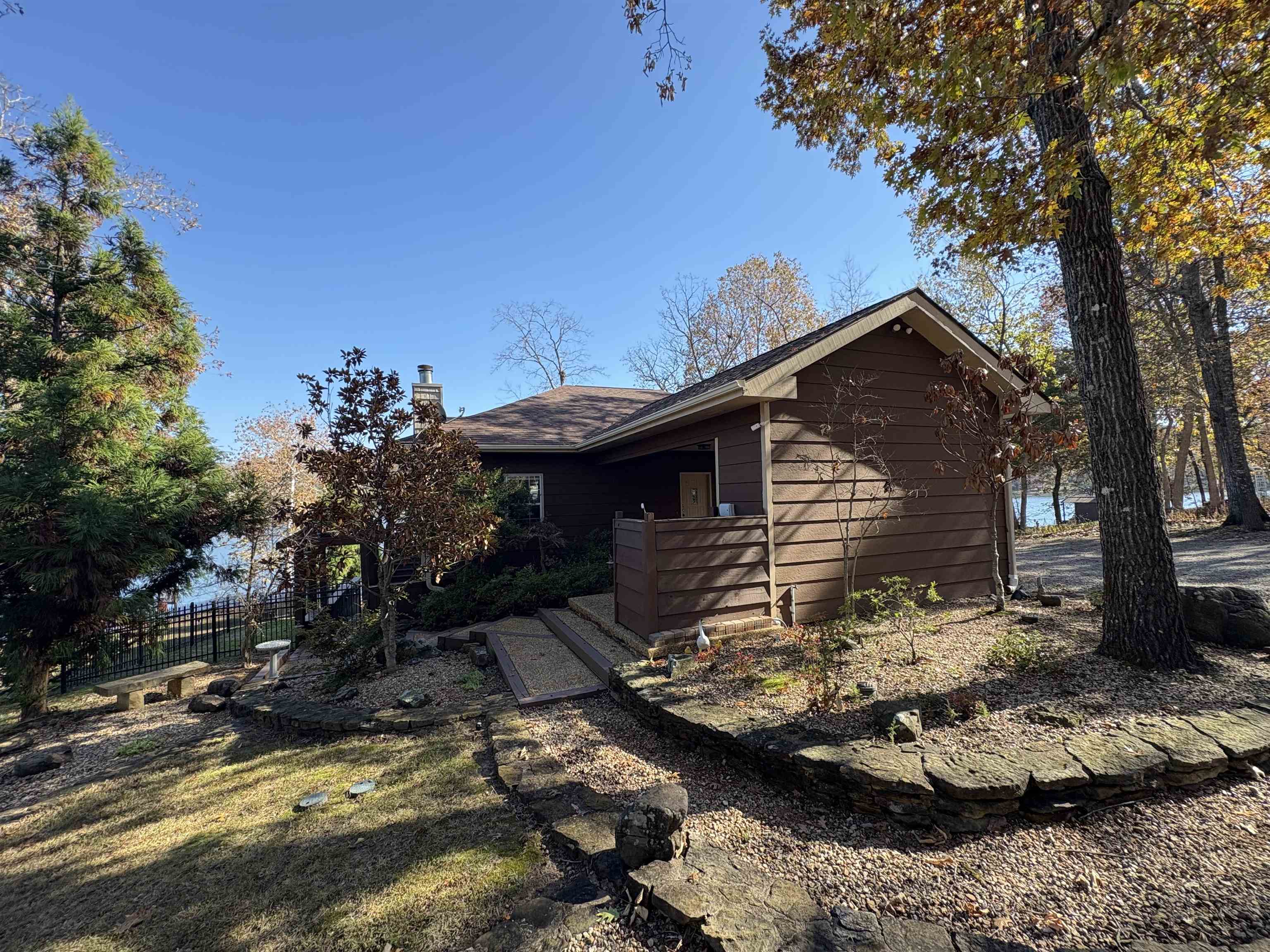 WEST LAKE - Residential