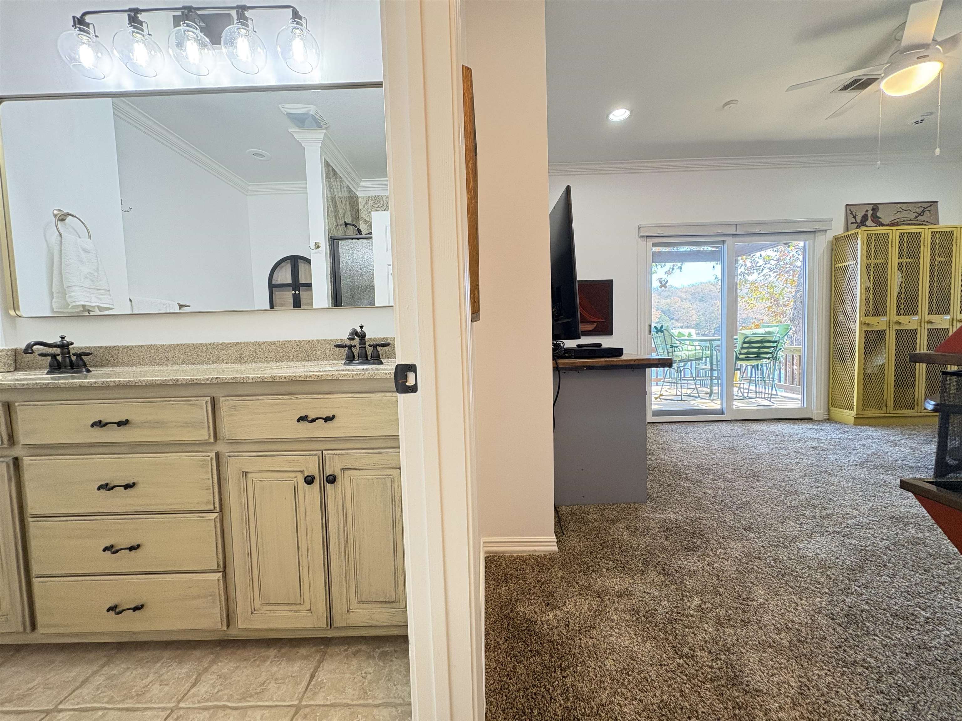 WEST LAKE - Residential