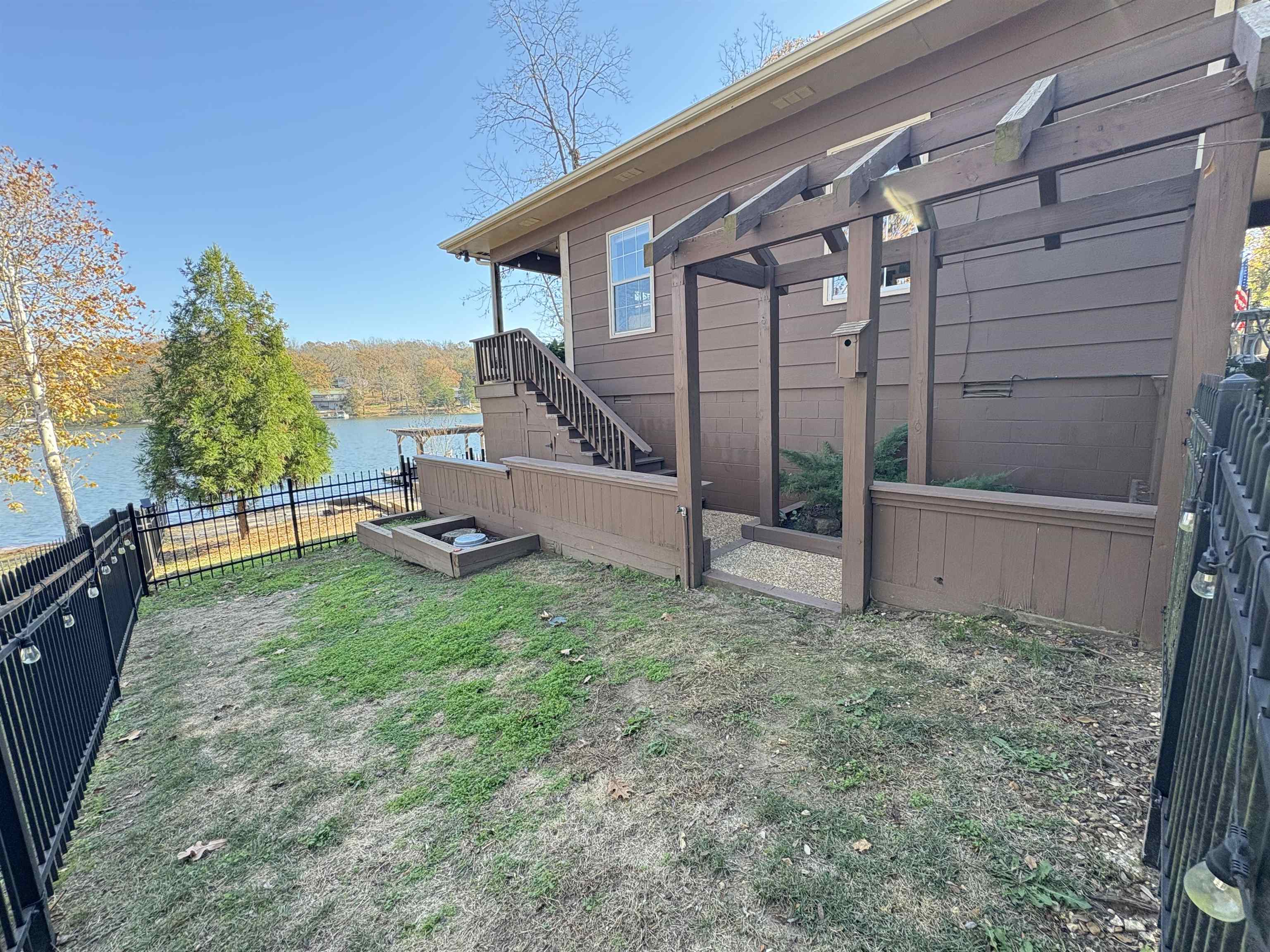 WEST LAKE - Residential