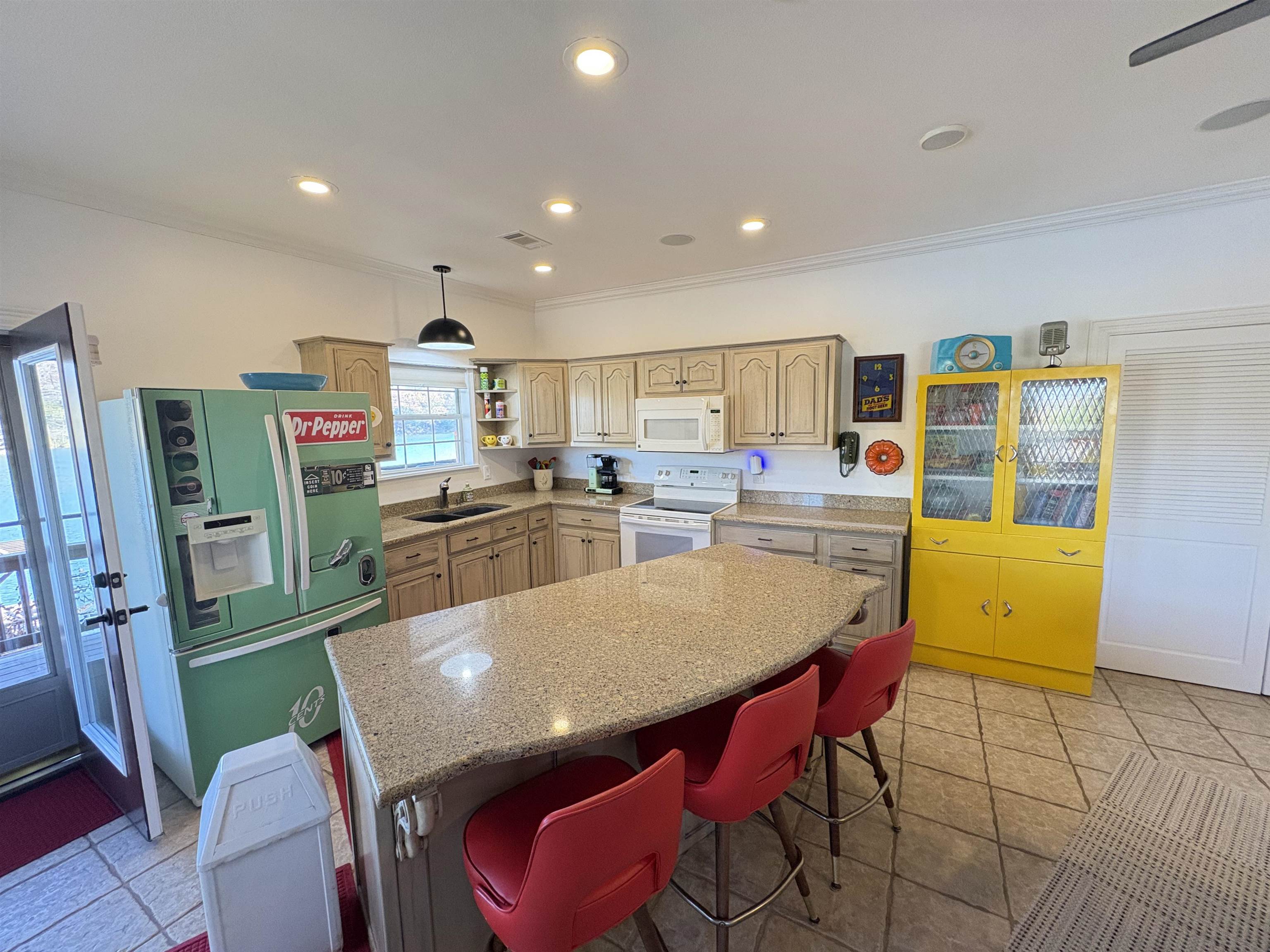 WEST LAKE - Residential