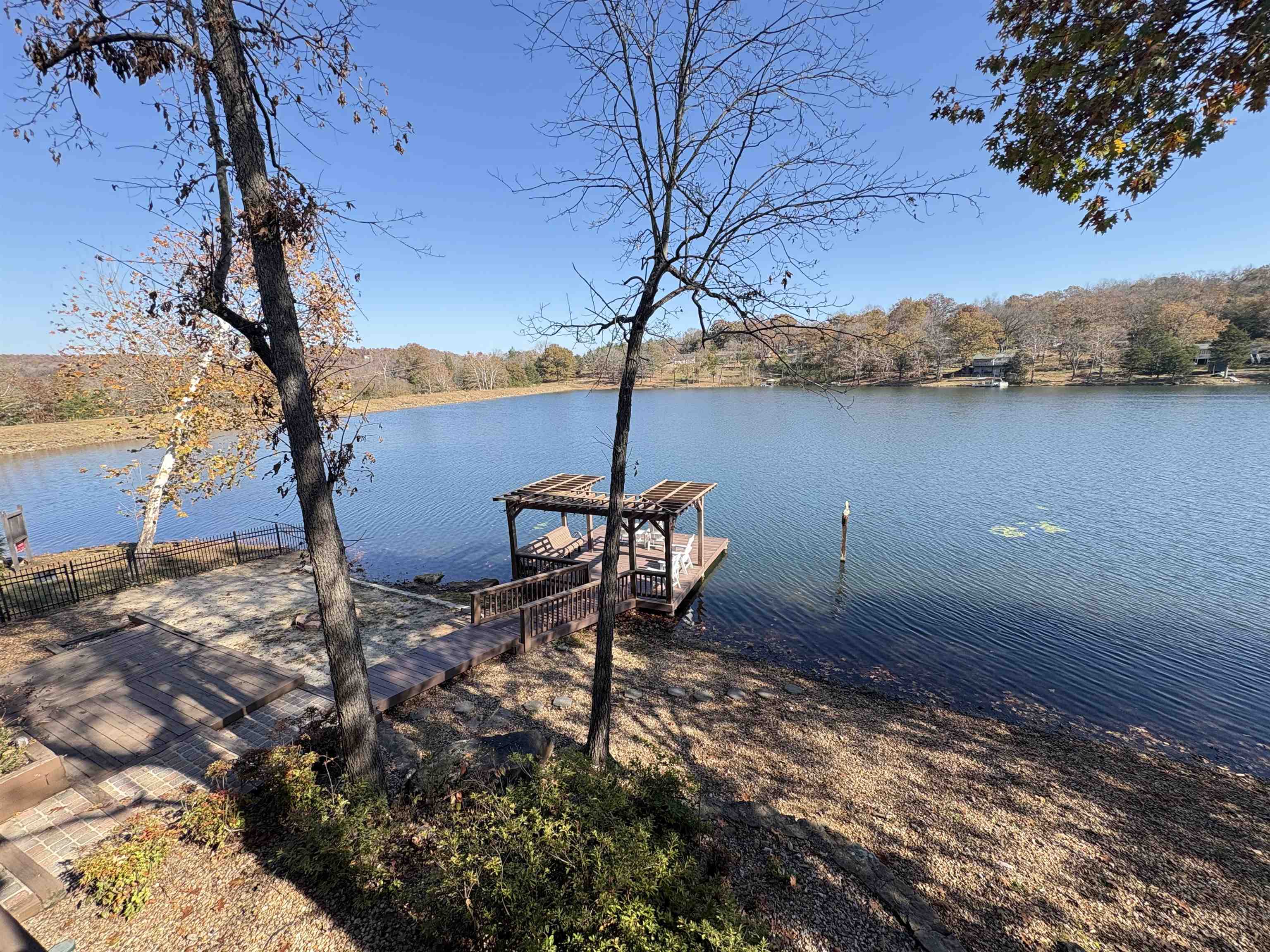 WEST LAKE - Residential