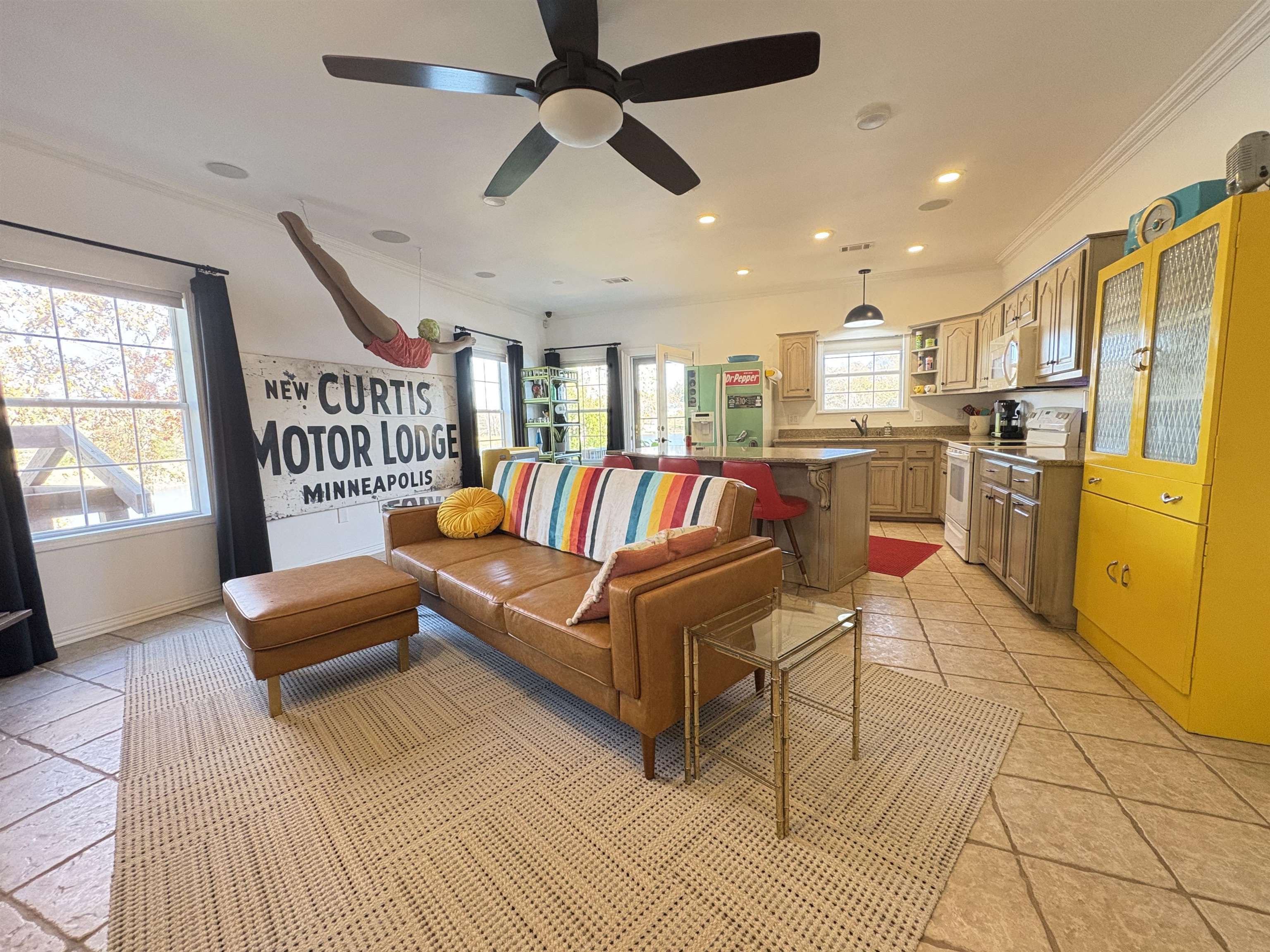 WEST LAKE - Residential