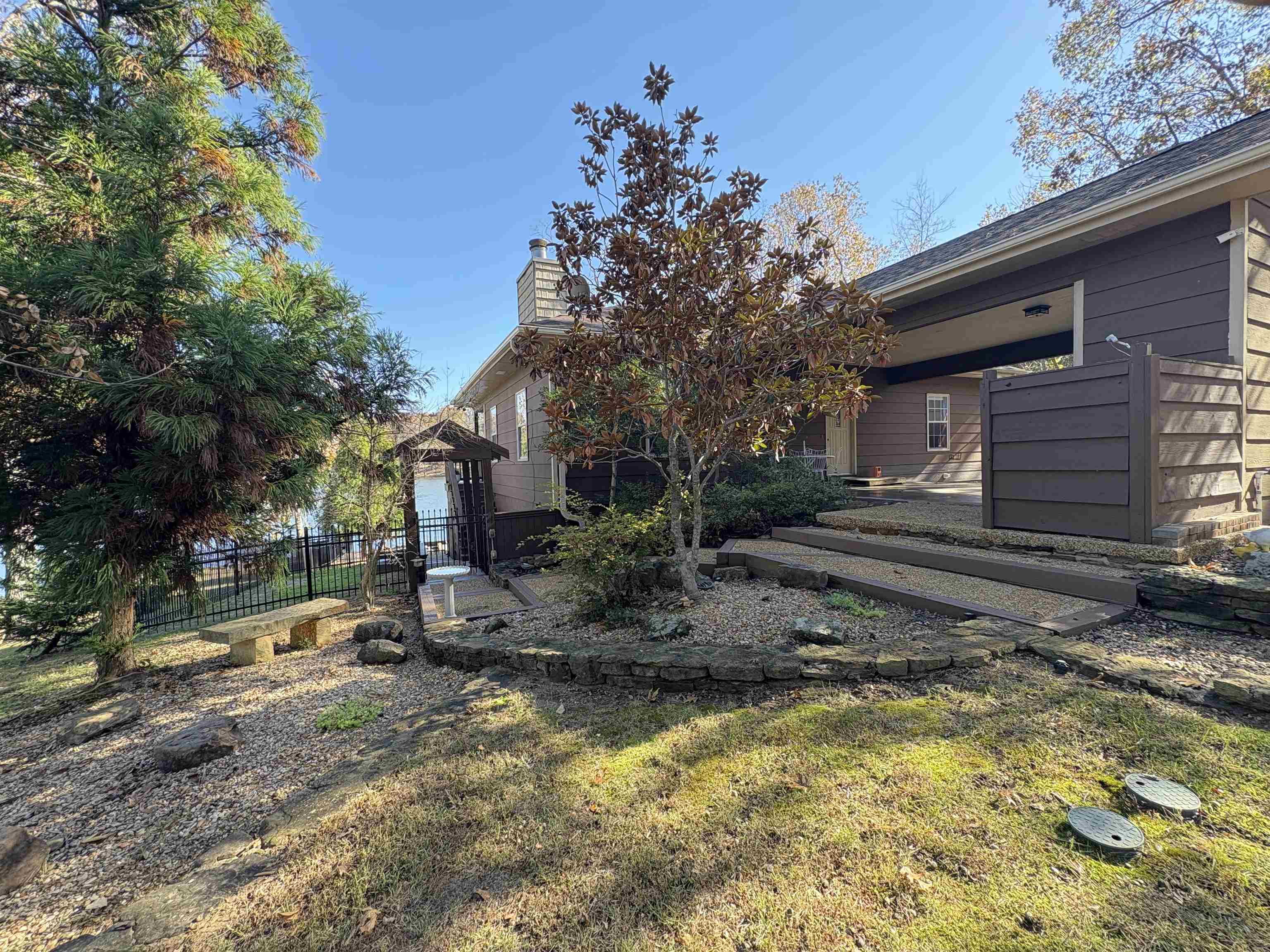 WEST LAKE - Residential