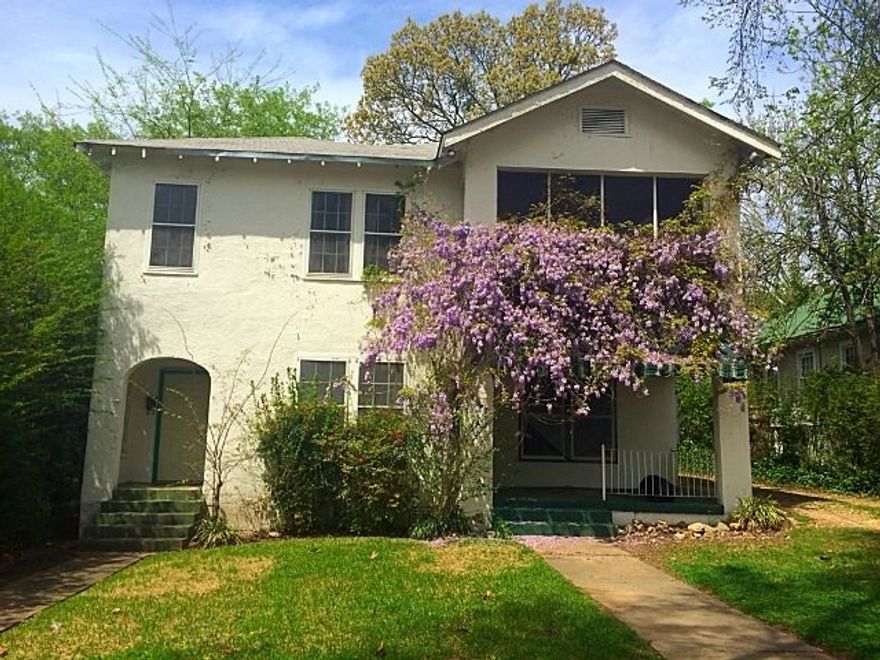 This is a duplex, currently rents for $500 per month each. Parking in back of property. Washer/dryer stay with property. Fireplace, hardwood floors, screened in porch. Extra room could be bedroom (no closet). Really cute inside. Both units have same floor plan.