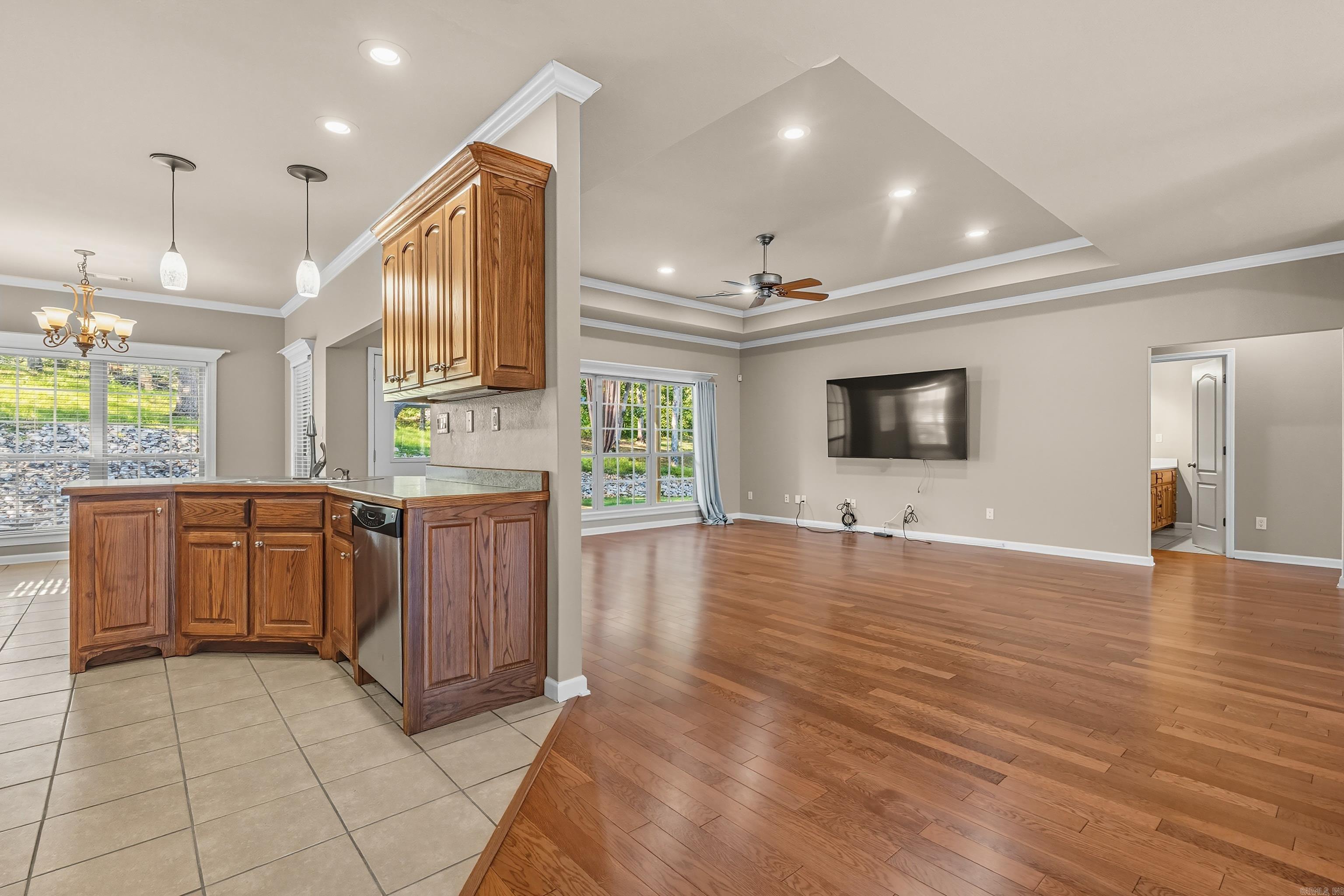 LAKE VIEW - Residential