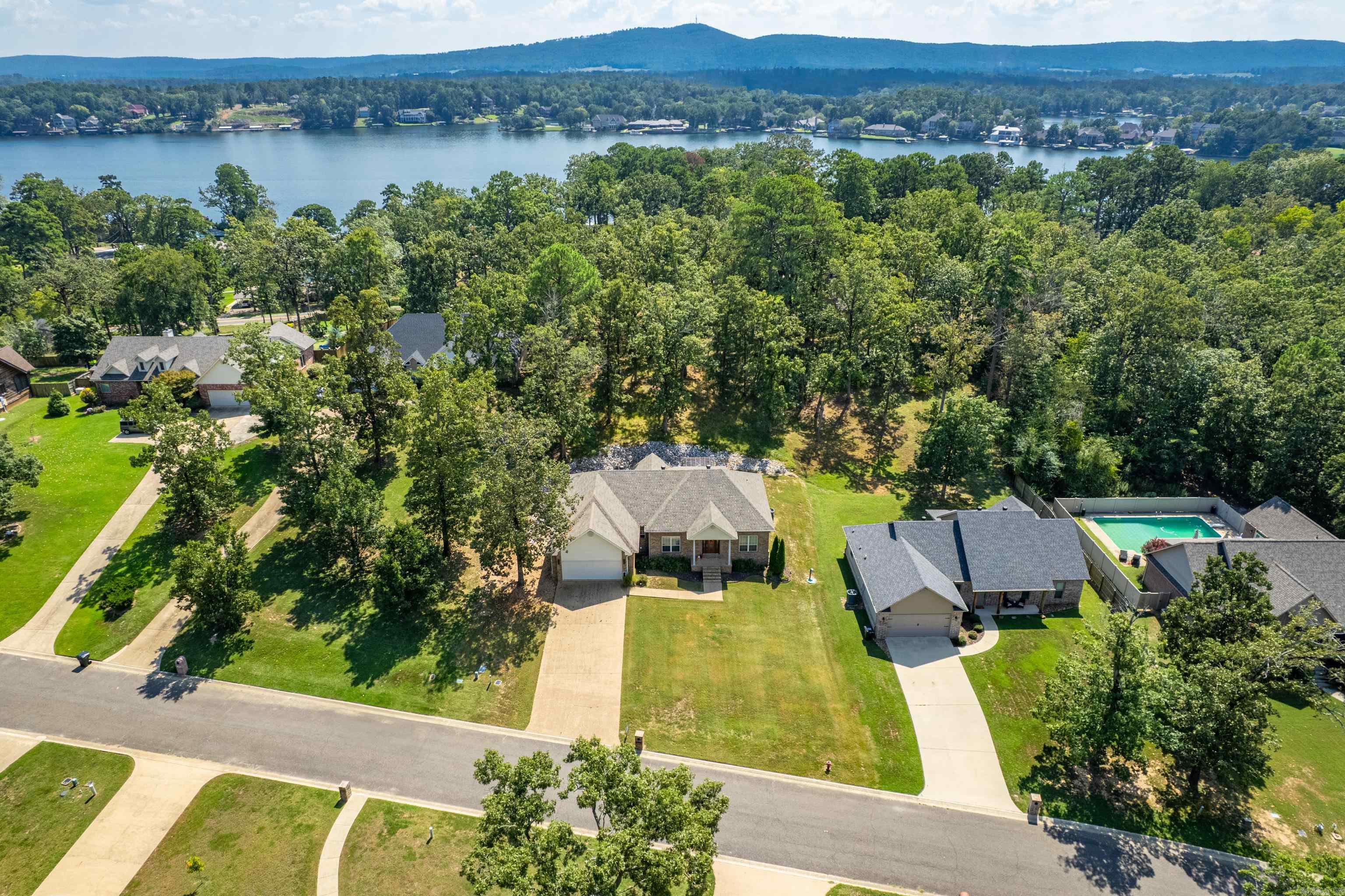 LAKE VIEW - Residential