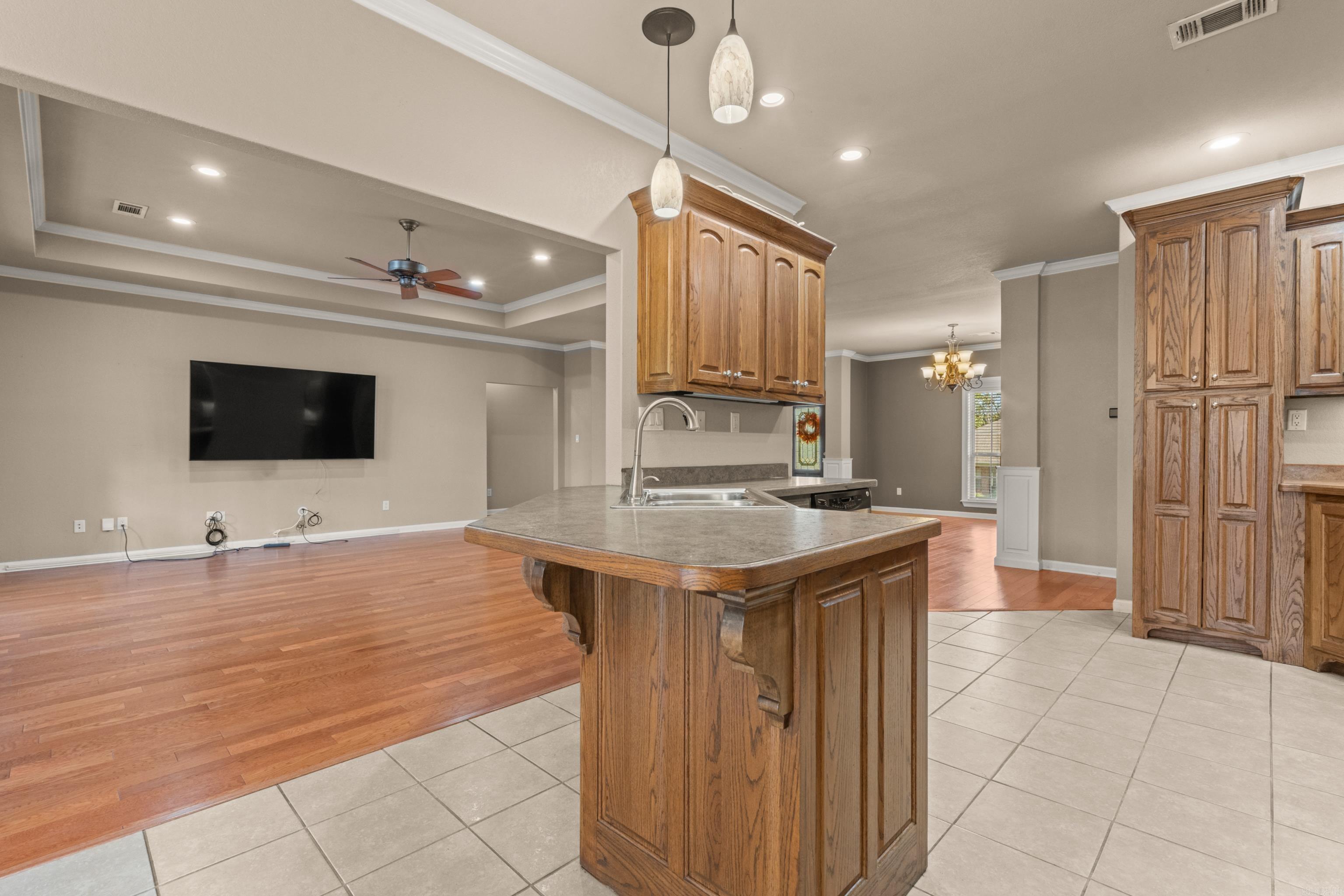 LAKE VIEW - Residential
