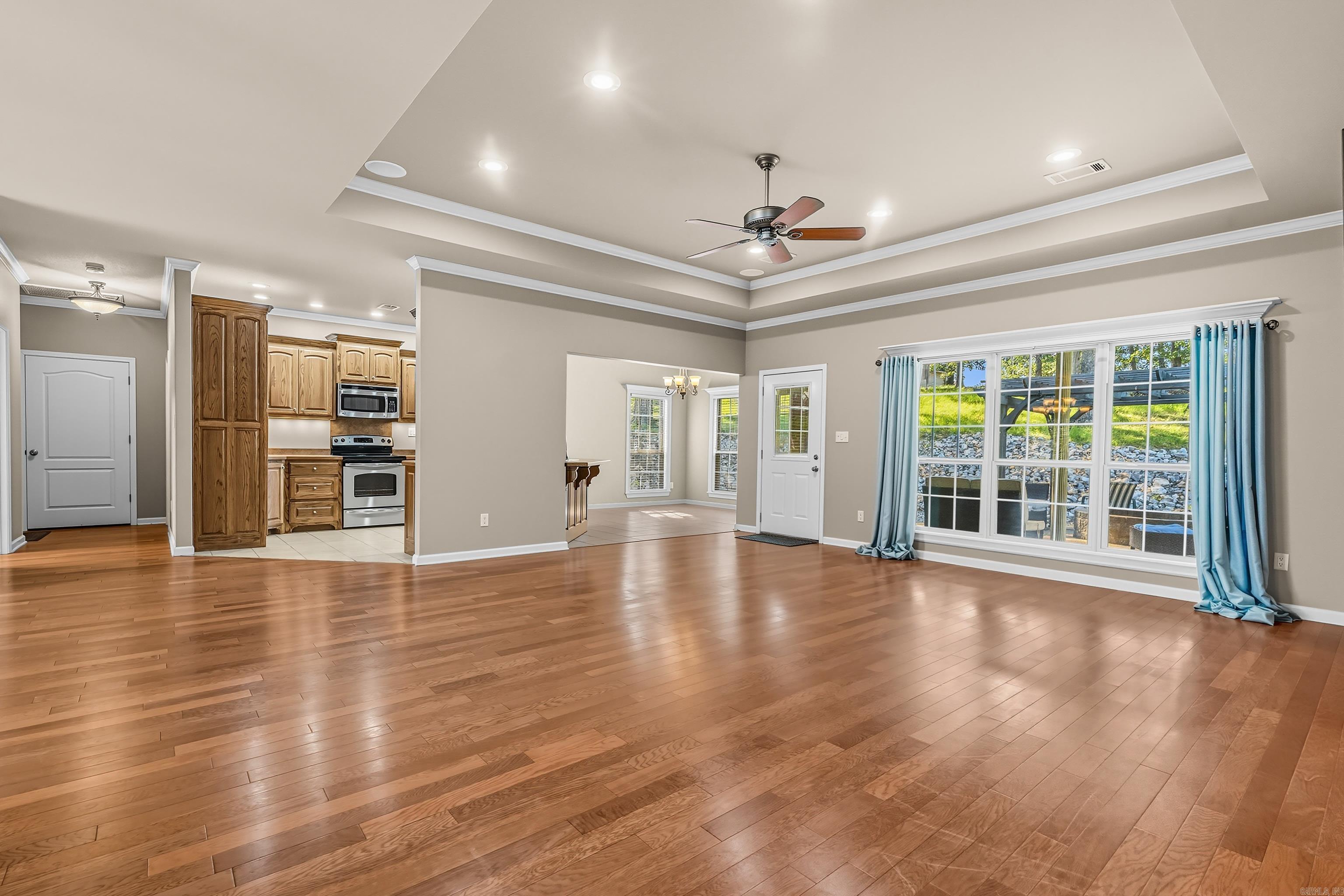 LAKE VIEW - Residential