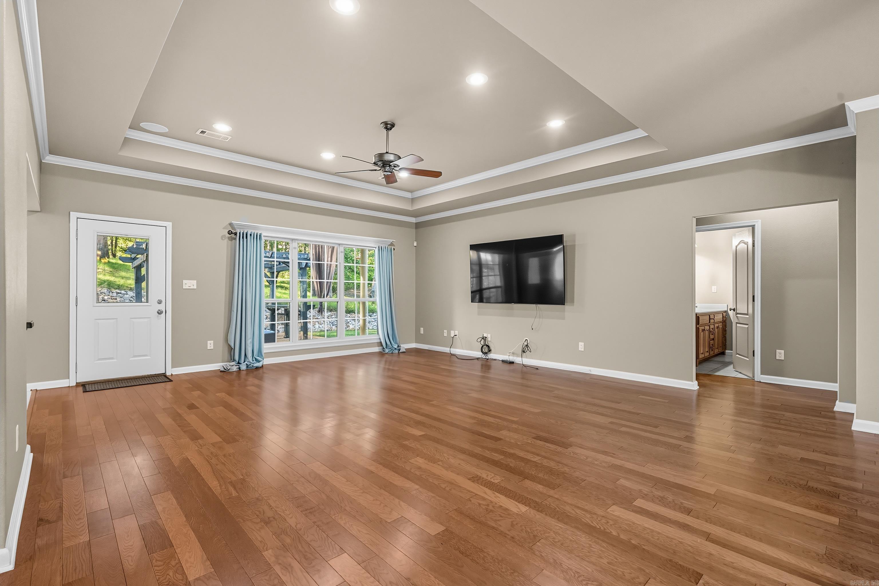 LAKE VIEW - Residential