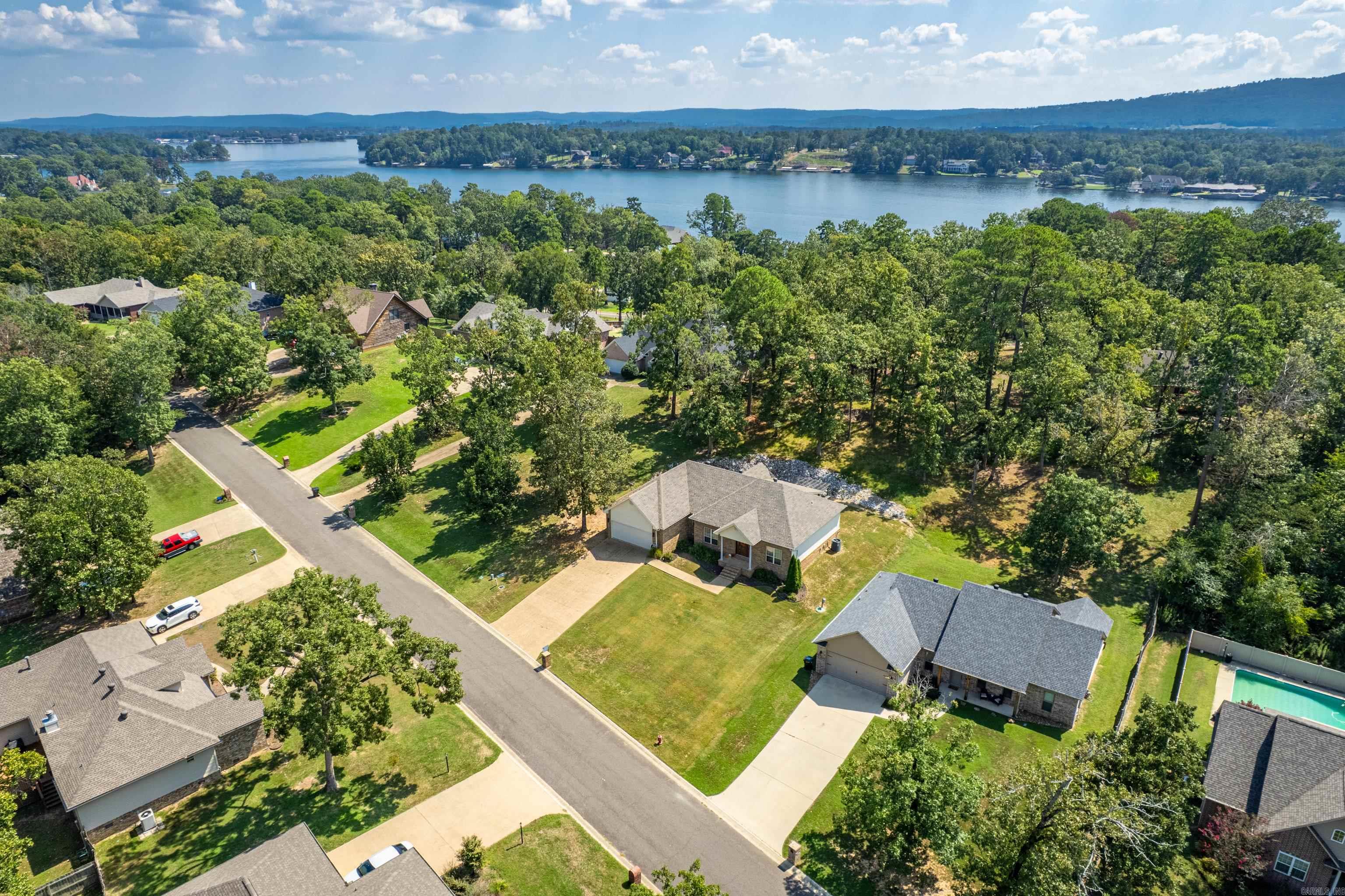 LAKE VIEW - Residential