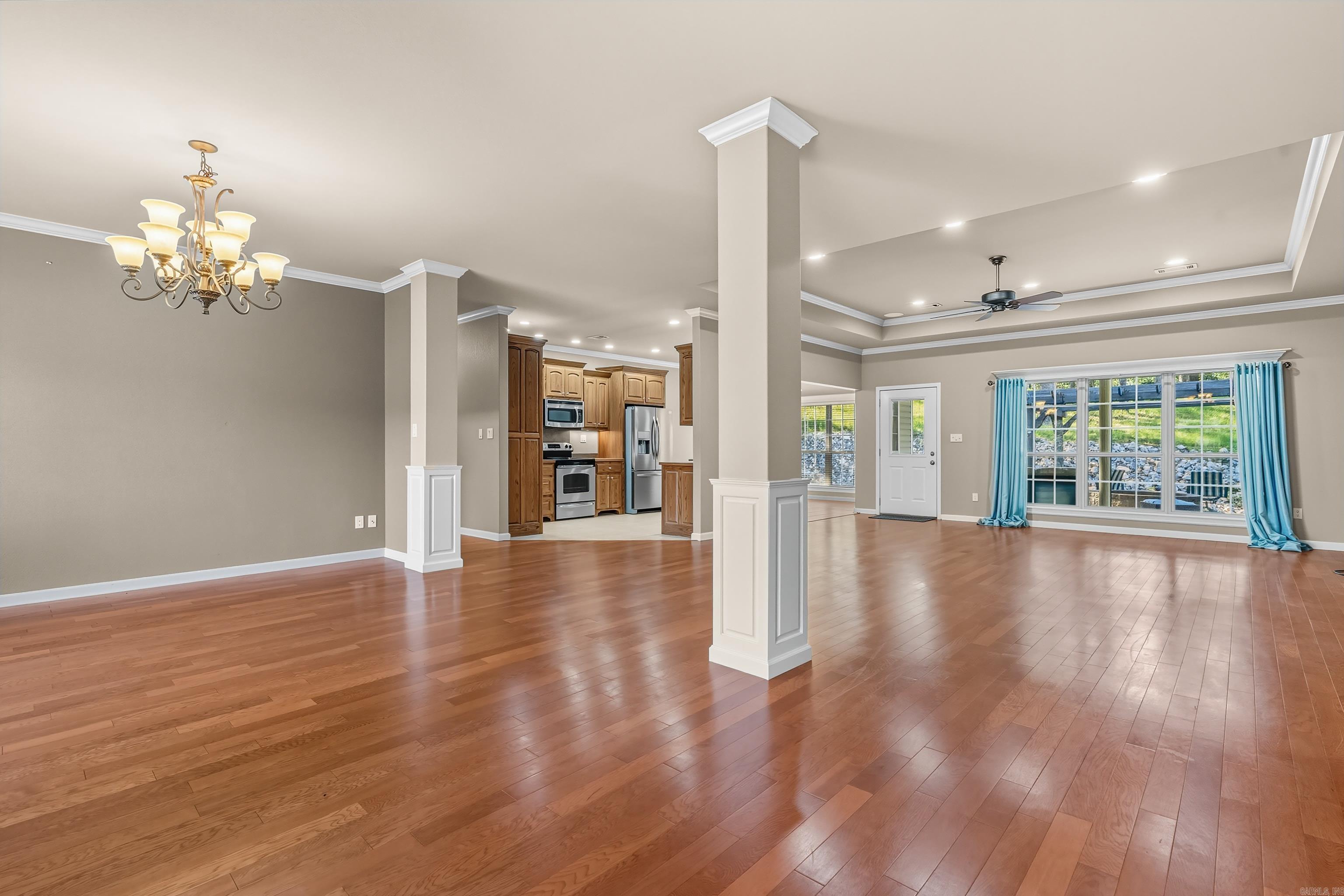 LAKE VIEW - Residential