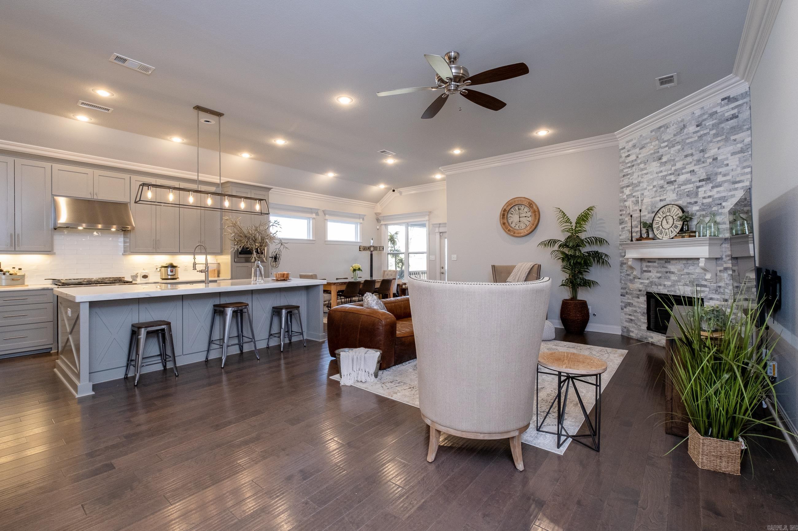 LINCOLN PARK - Residential