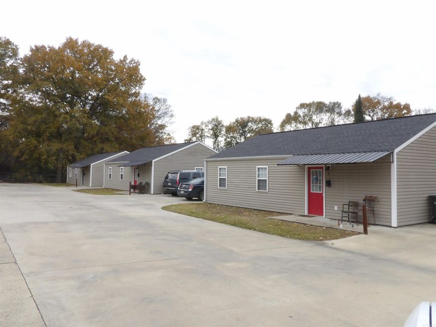 Don't miss this great investment!!  Three (3) bedroom units and two (2) bedroom units.  Newly built in a great, quiet location!