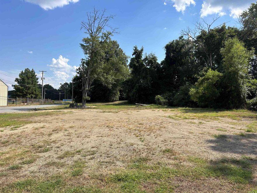 Multiple uses on this commercial lot located on the corner of Highway 270 East and Arkansas Street, next to the old MPE building. With plenty of road frontage on two sides, this lot is the perfect place for a business or multi family property. The lot is zoned commercial, but multifamily and single family dwellings are allowed. City sewer, water, electric and gas available*LEVEL AND mostly CLEARED! parcel number 700-01287-000C Buyers are encouraged to do their own research regarding zoning and utility availability.