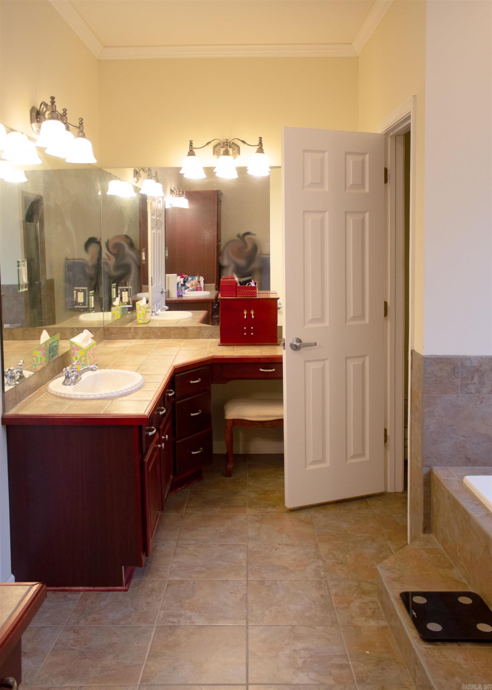 SHERRYLANE COUNTRY - Residential