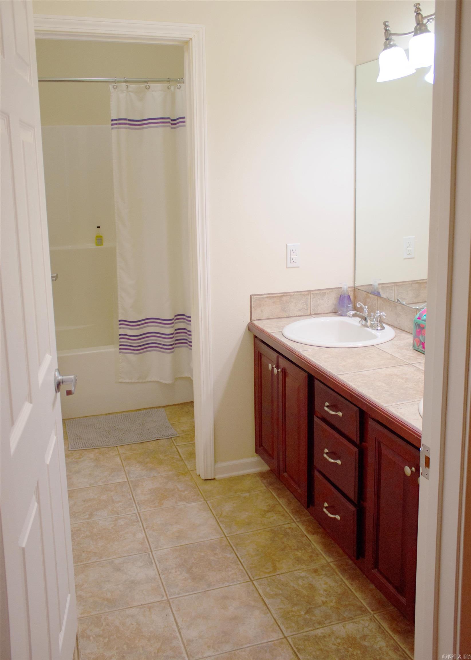 SHERRYLANE COUNTRY - Residential