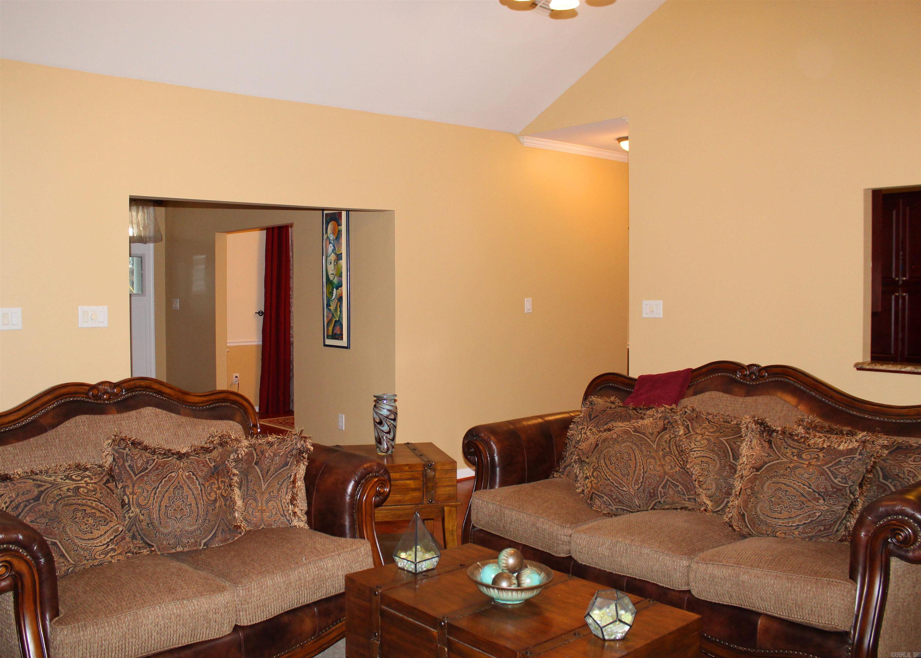 SHERRYLANE COUNTRY - Residential