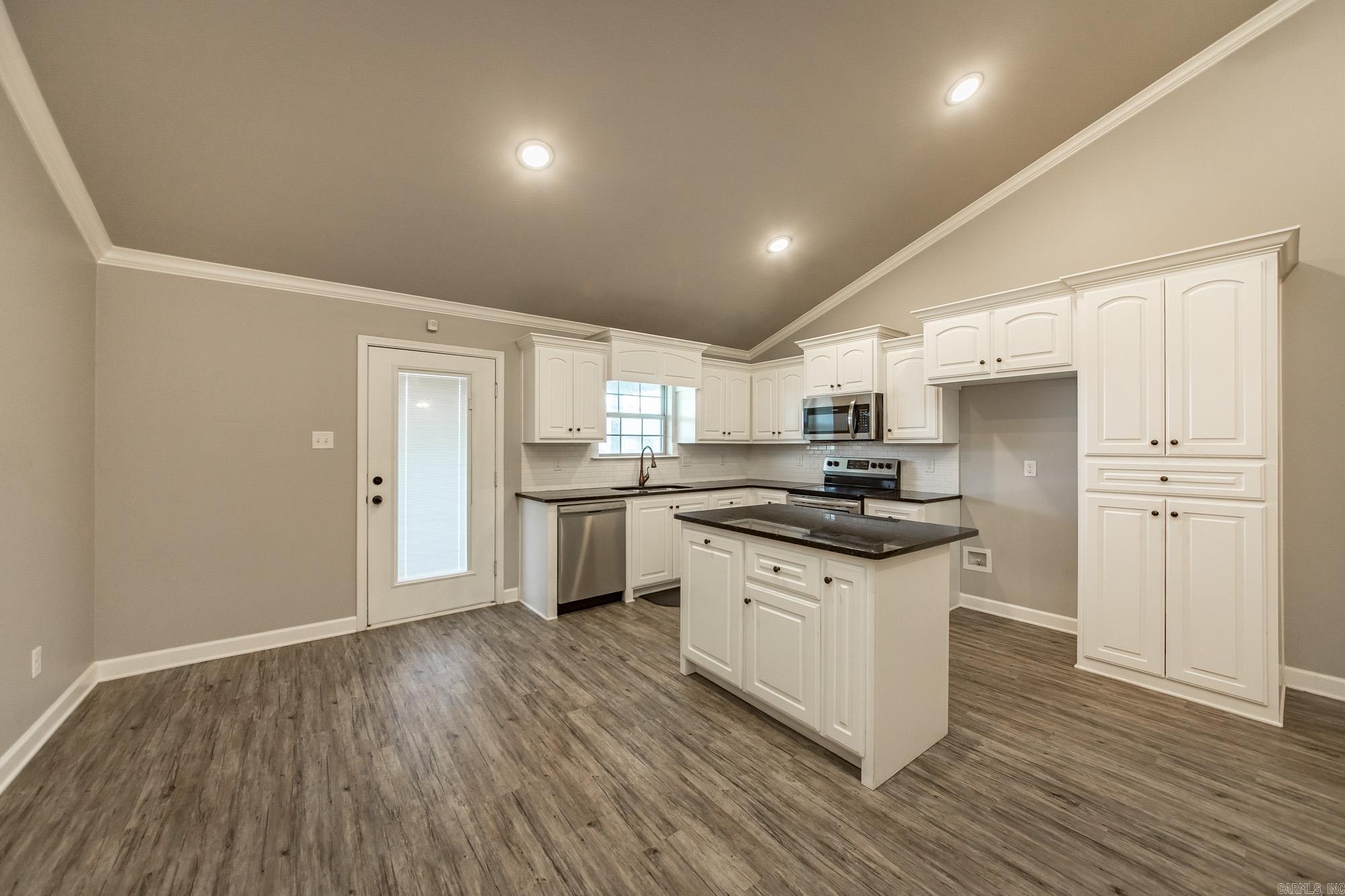 DEERFIELD ESTATES - Residential