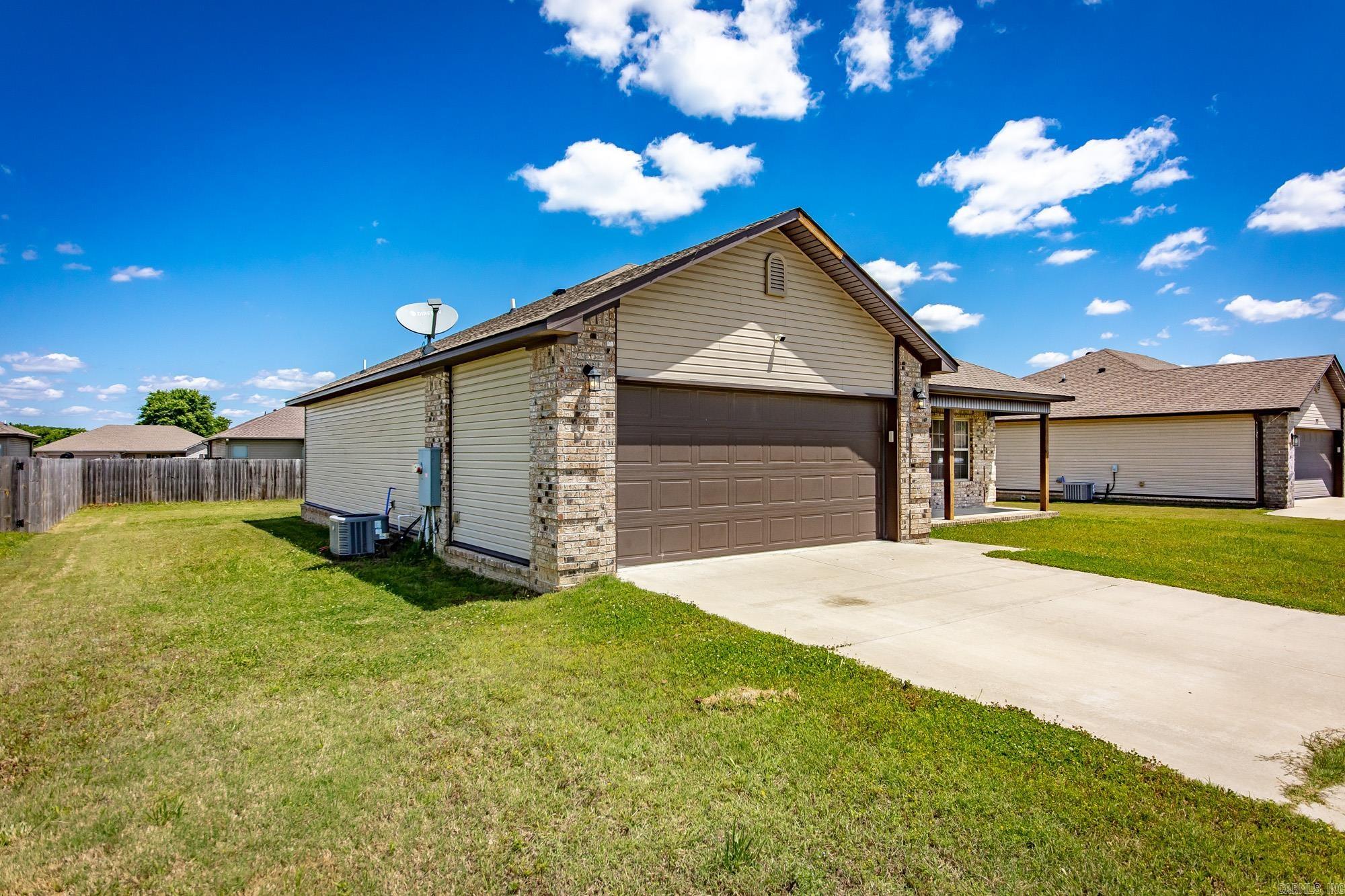 DEERFIELD ESTATES - Residential