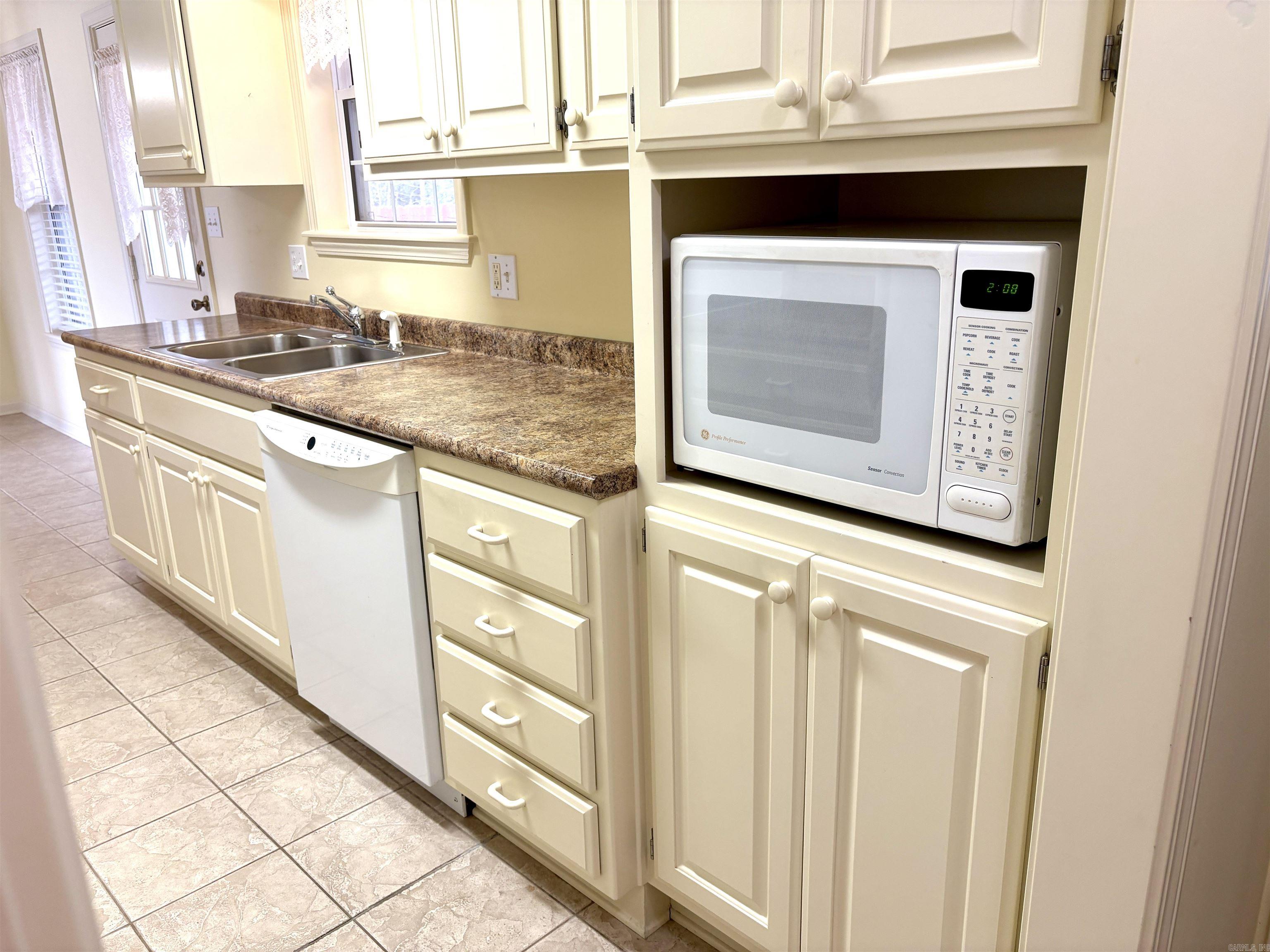 SKYLINE MEADOWS - Residential