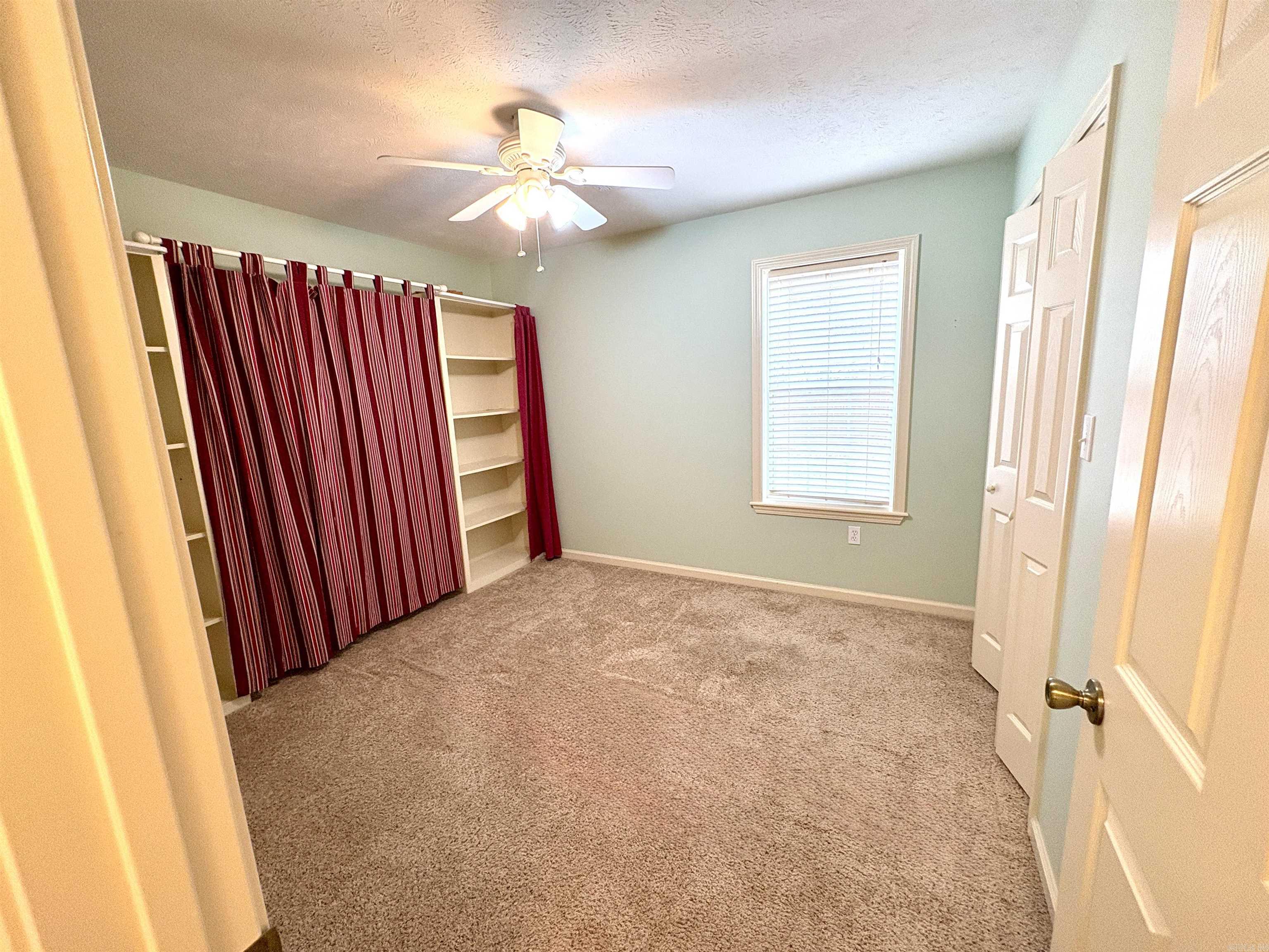 SKYLINE MEADOWS - Residential