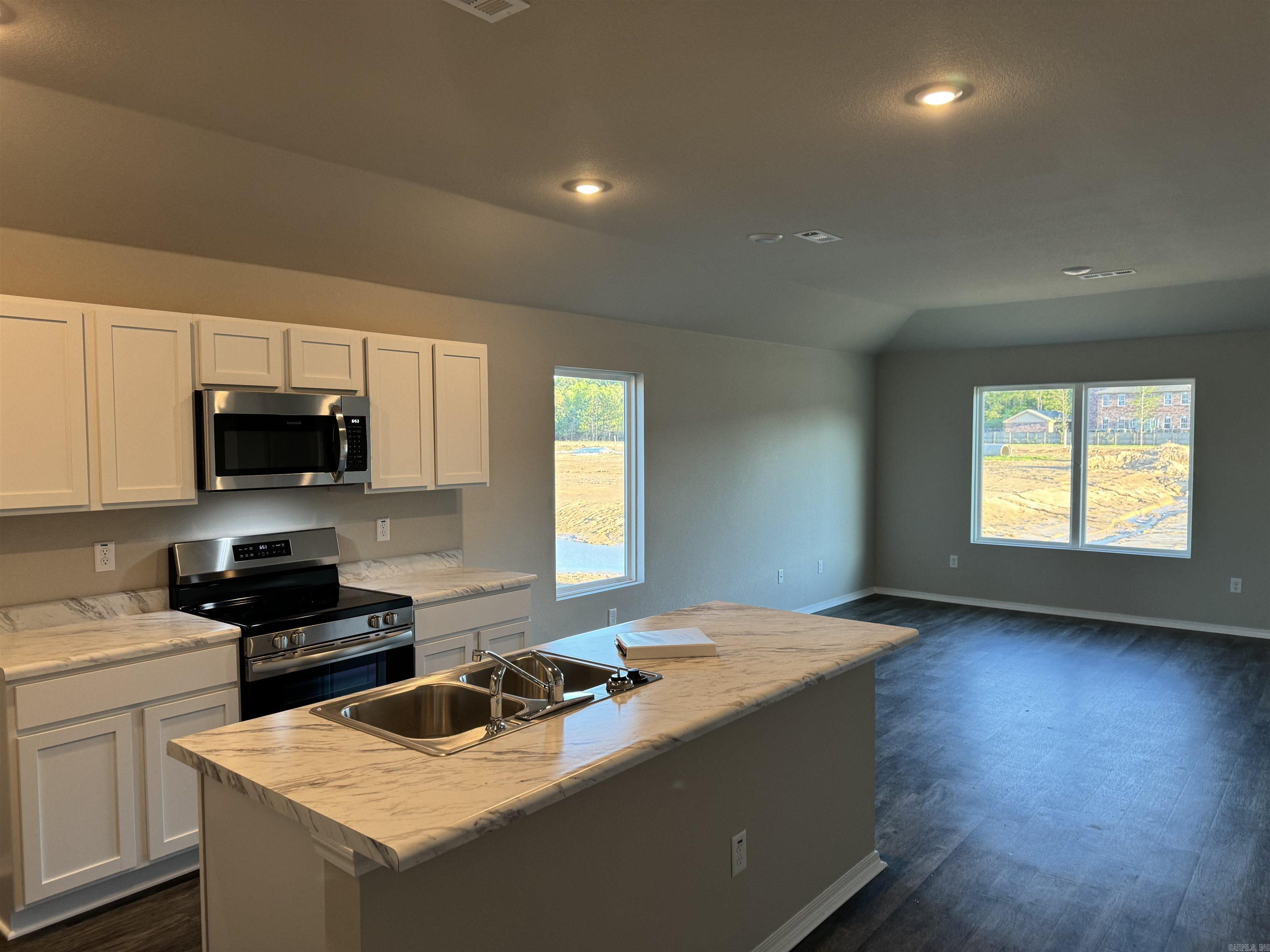 COUNTRY CLUB OF ARK THE - Residential