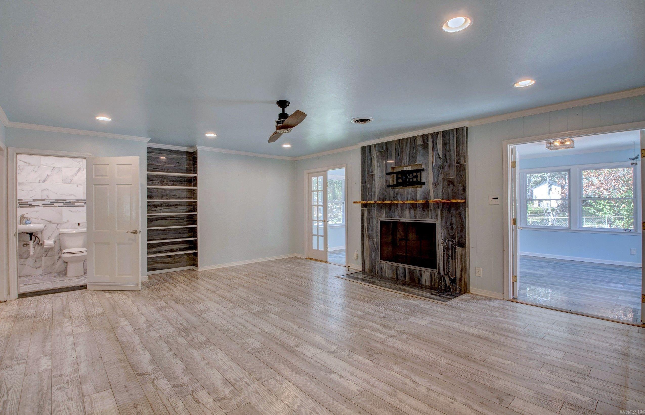 Leawood Meeks Manor - Residential