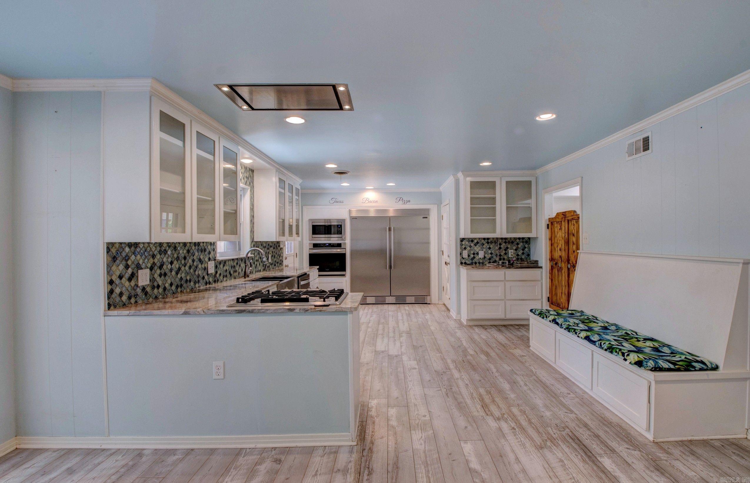 Leawood Meeks Manor - Residential