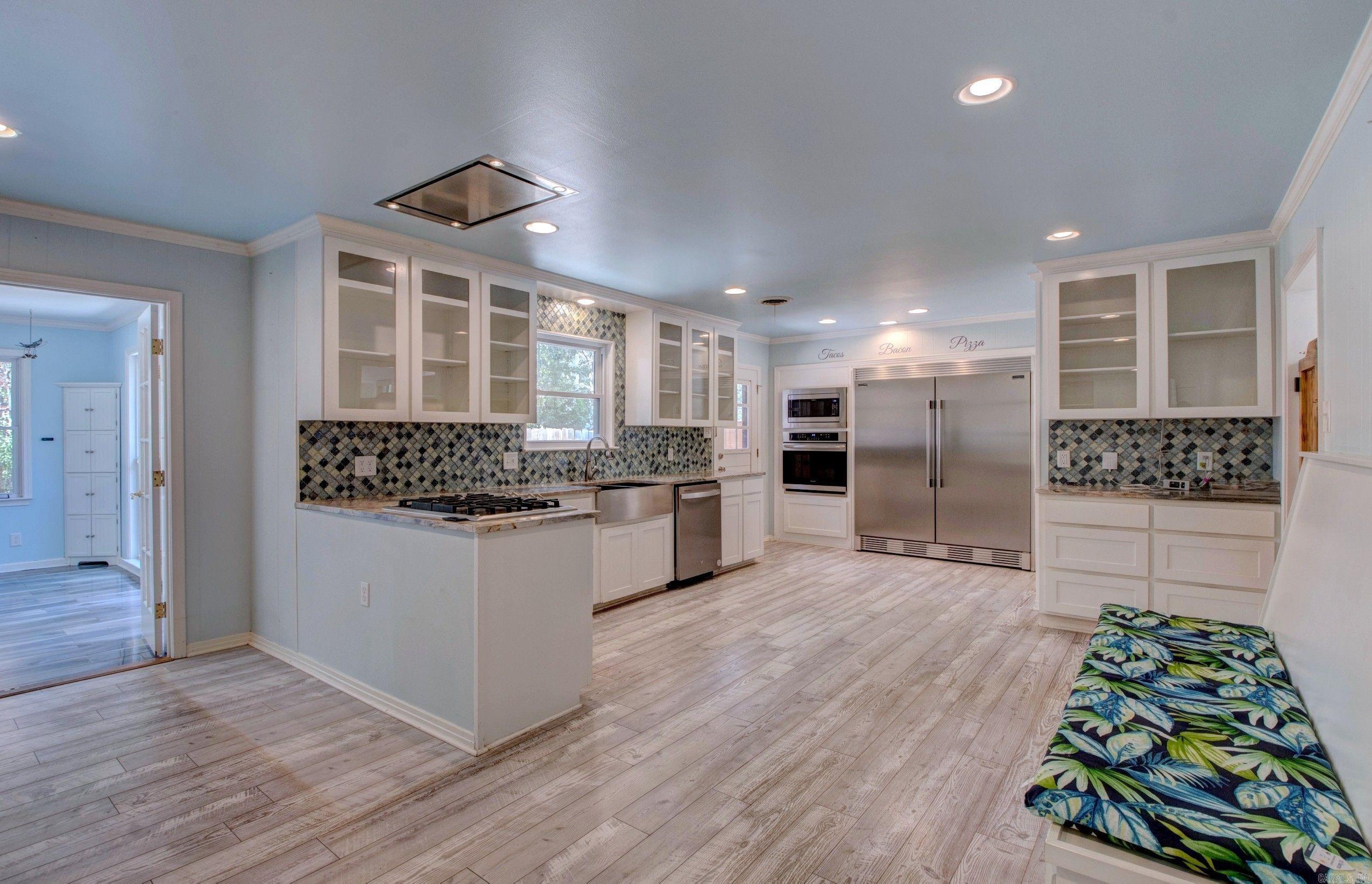 Leawood Meeks Manor - Residential