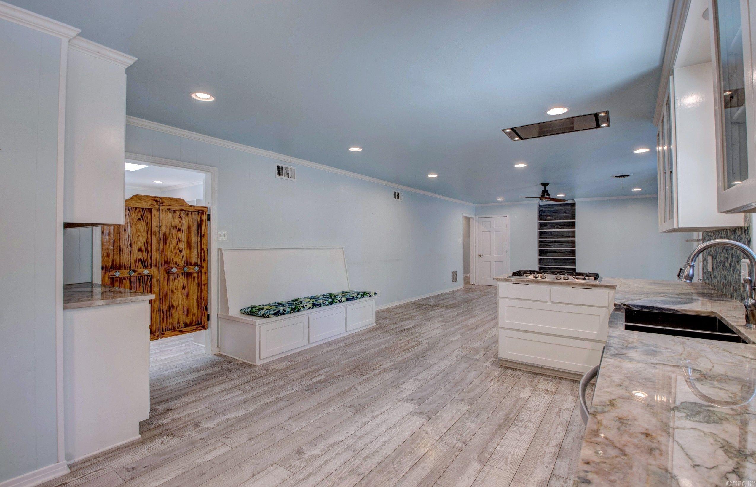 Leawood Meeks Manor - Residential