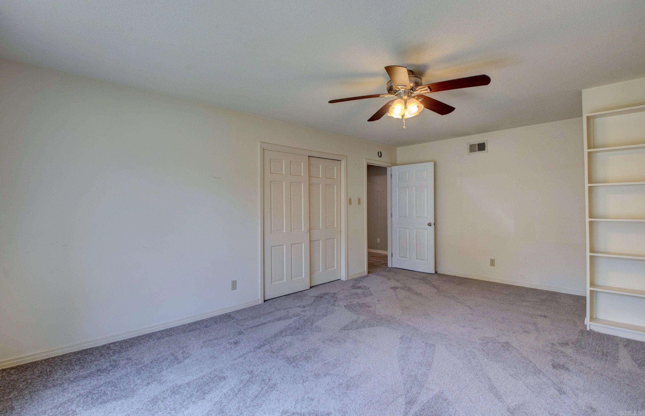 Leawood Meeks Manor - Residential