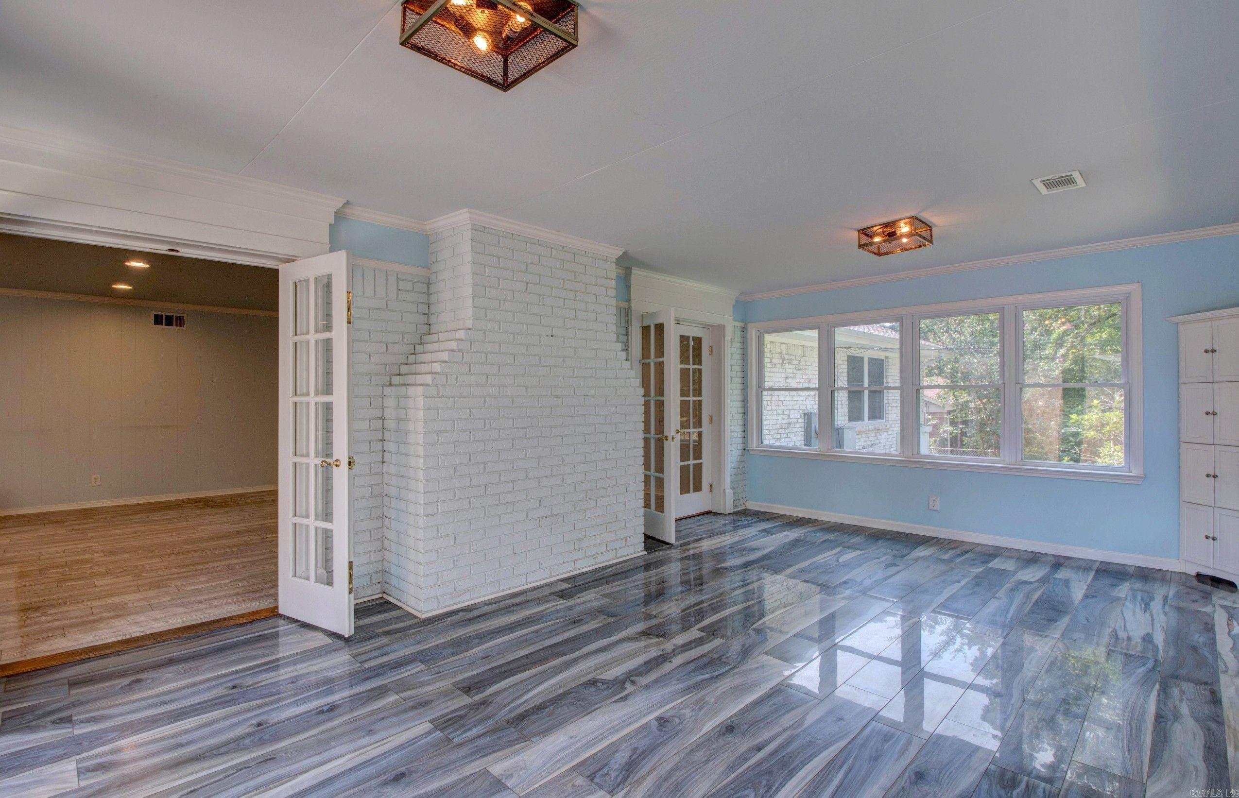 Leawood Meeks Manor - Residential