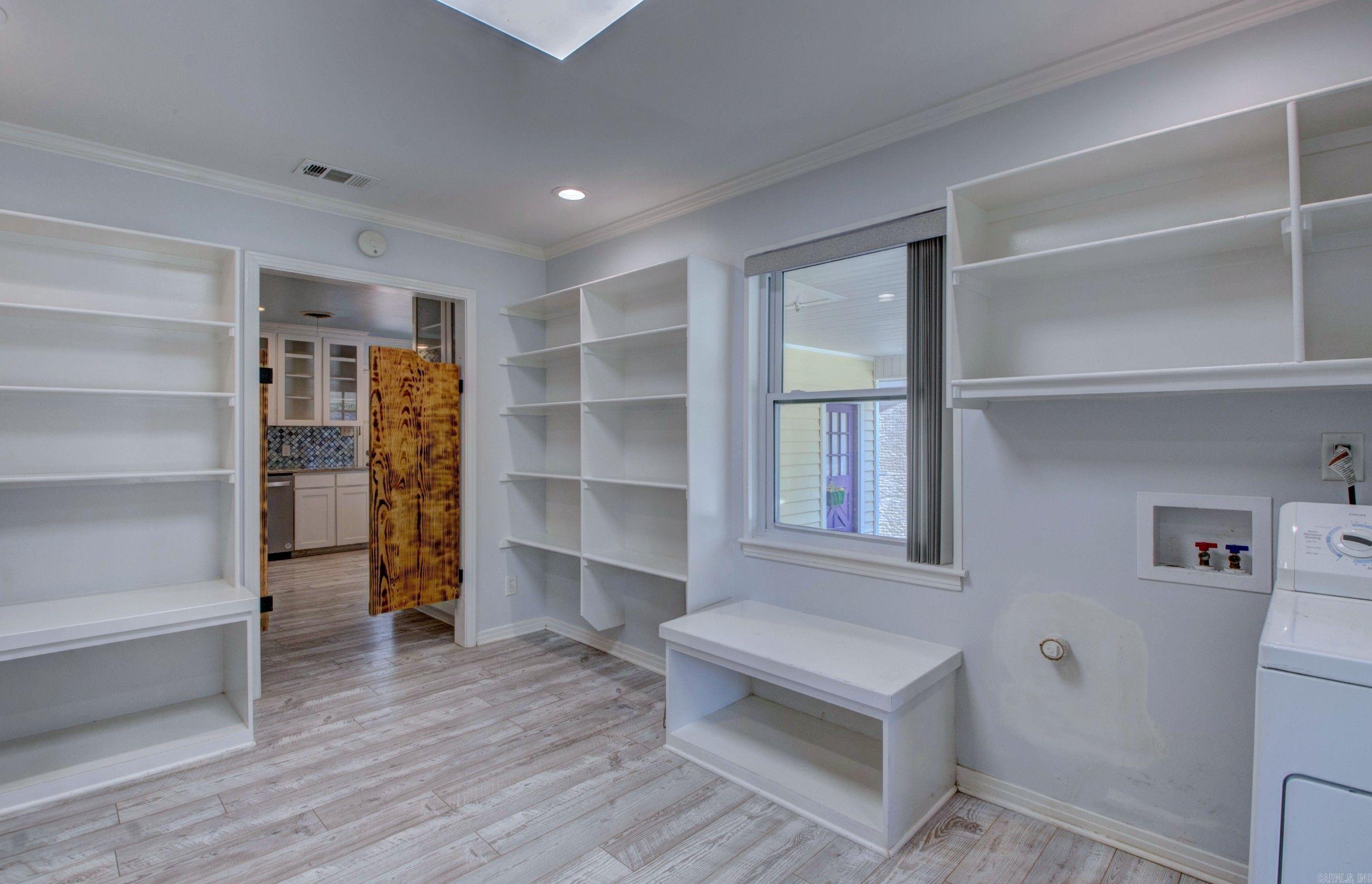 Leawood Meeks Manor - Residential