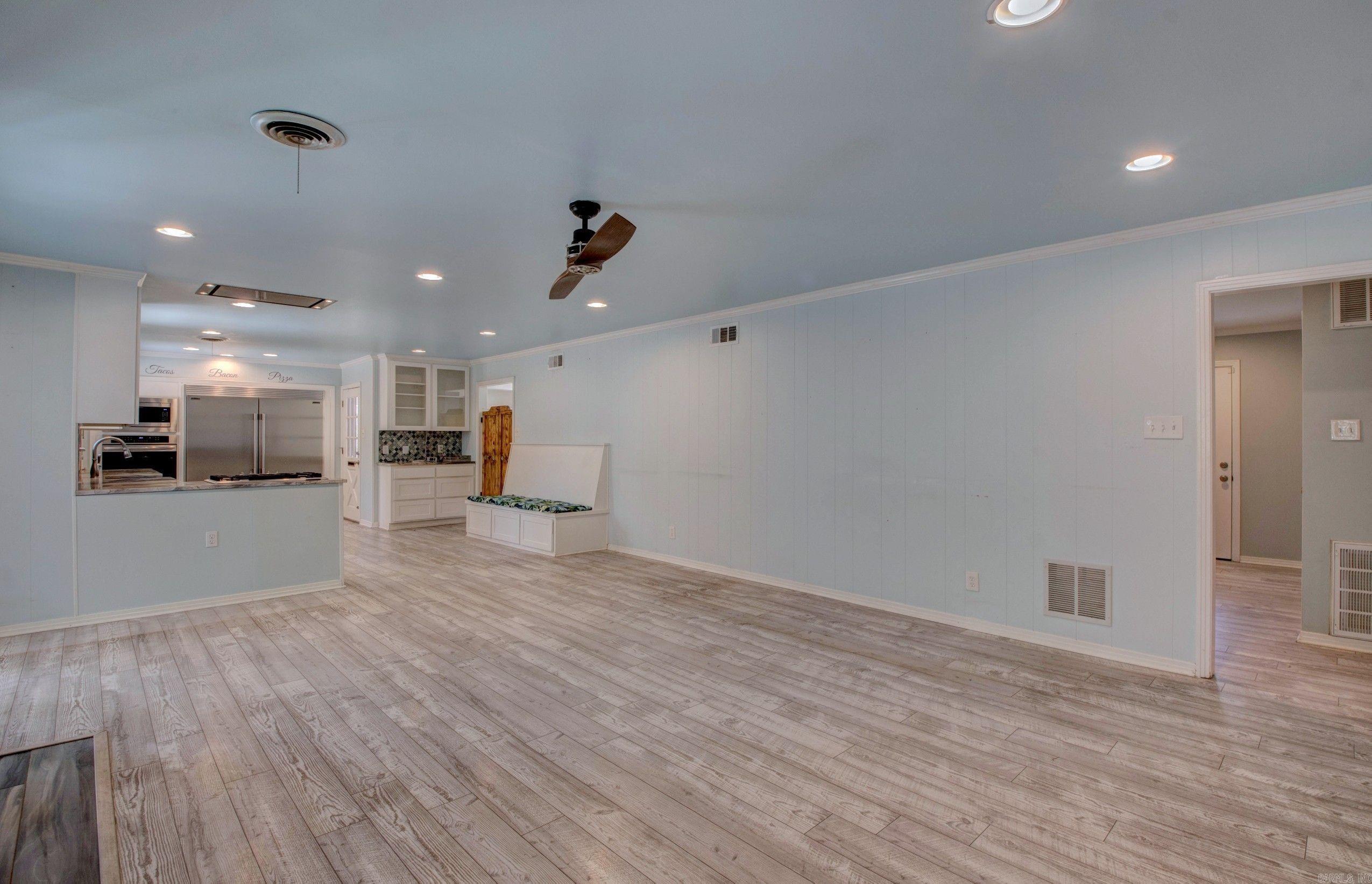 Leawood Meeks Manor - Residential