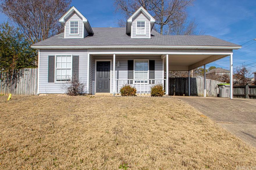 Check out this cute house near I-30 in Benton. This 3 bedroom 2 bath home has 2 bedrooms downstairs with a master bedroom and bathroom in the loft area upstairs. Kitchen appliances have been updated and are only 4 years old.This home also has a large fully fences backyard. This home will not last long at this price!