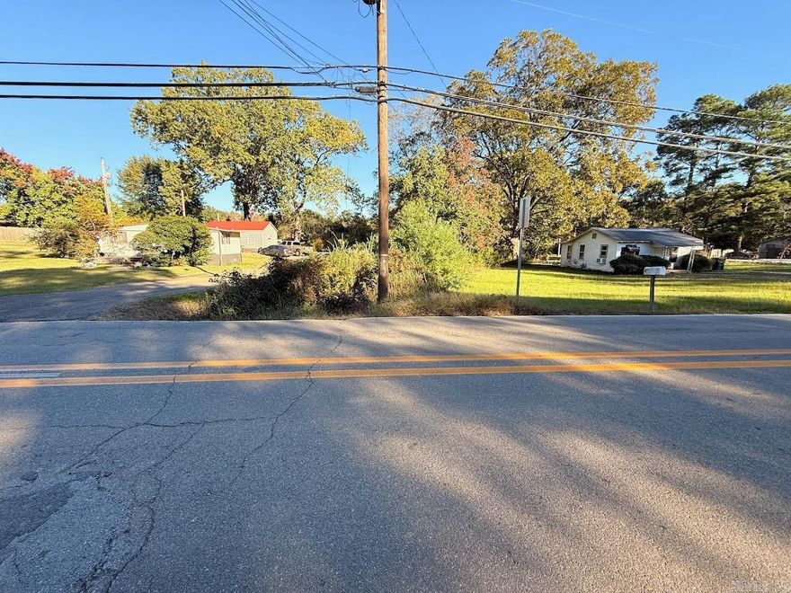 Cash flow ready.  3 tenant occupied, detached units.  (1) 2 bedroom 1 bathroom and (2) 1 bedroom 1 bathroom houses on same lot off N Gabbert in Monticello.  Metal roofs on all 3 houses, spacious lot.  Build your rental portfolio with this opportunity.  Call for details and showings.