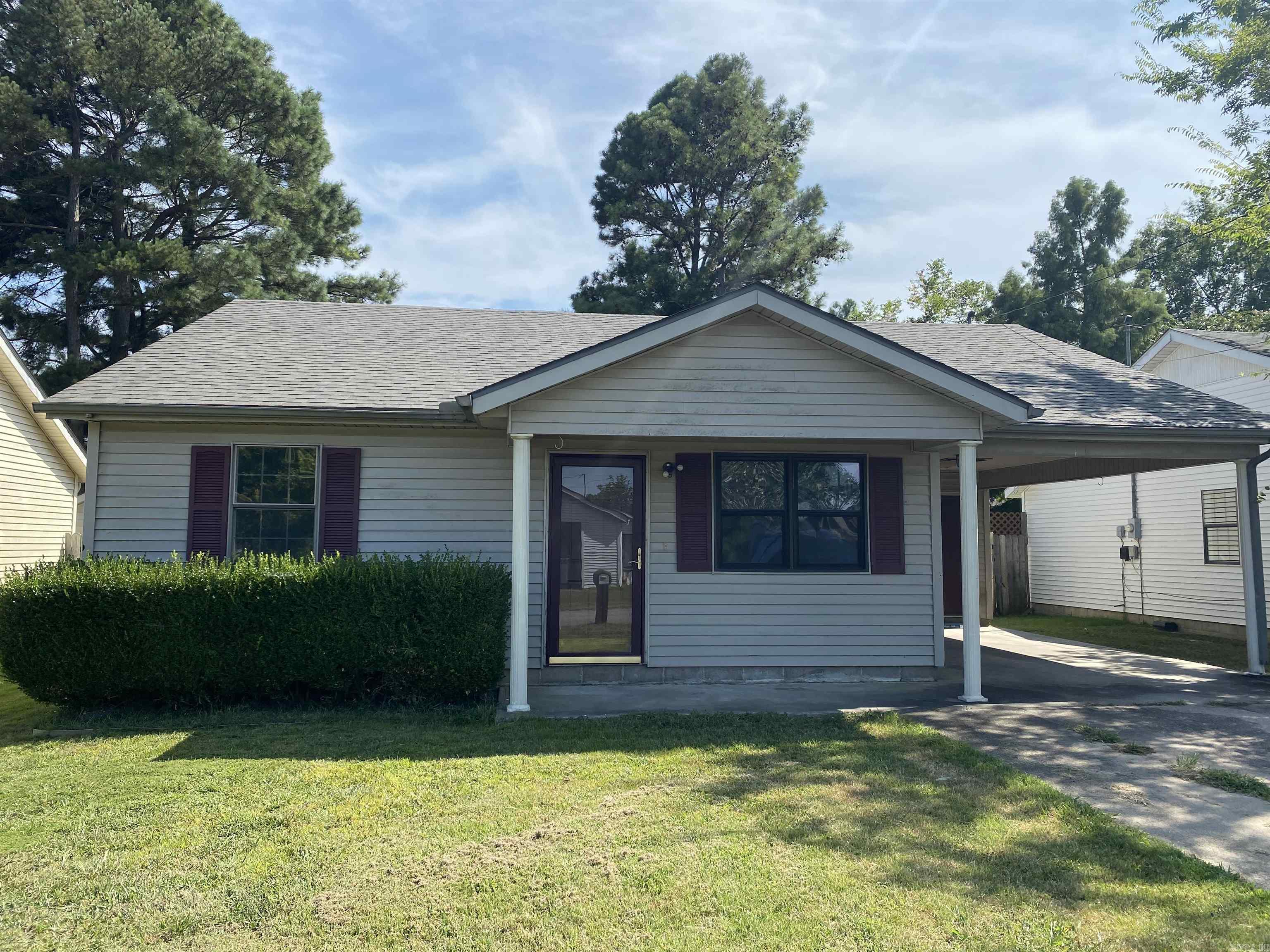New Roof! 3 bedrooms, 2 bathrooms with 2 living areas and a screened in porch. Home has had recent updates including new flooring and new paint. Systems/appliances are not guaranteed to work. Home to be sold AS-IS.