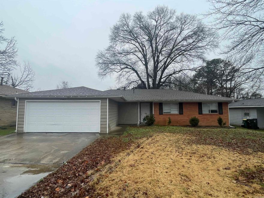 Calling all investors! Perfect opportunity to add to your portfolio. Sold "AS IS" agent please see remarks.