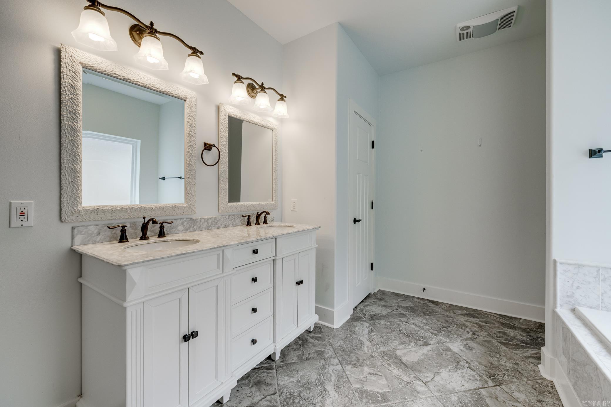 HOMES OF STONEBROOK COVE (THE) - Residential
