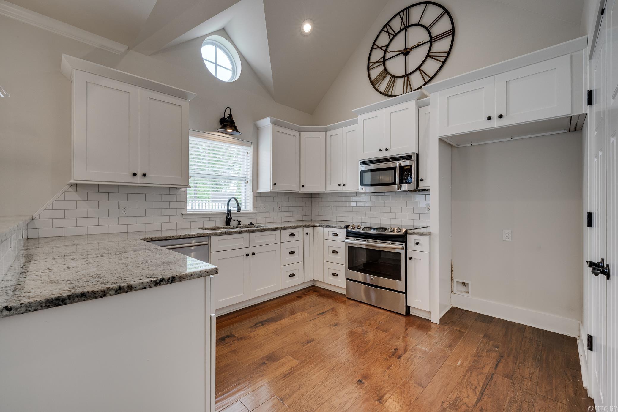 HOMES OF STONEBROOK COVE (THE) - Residential