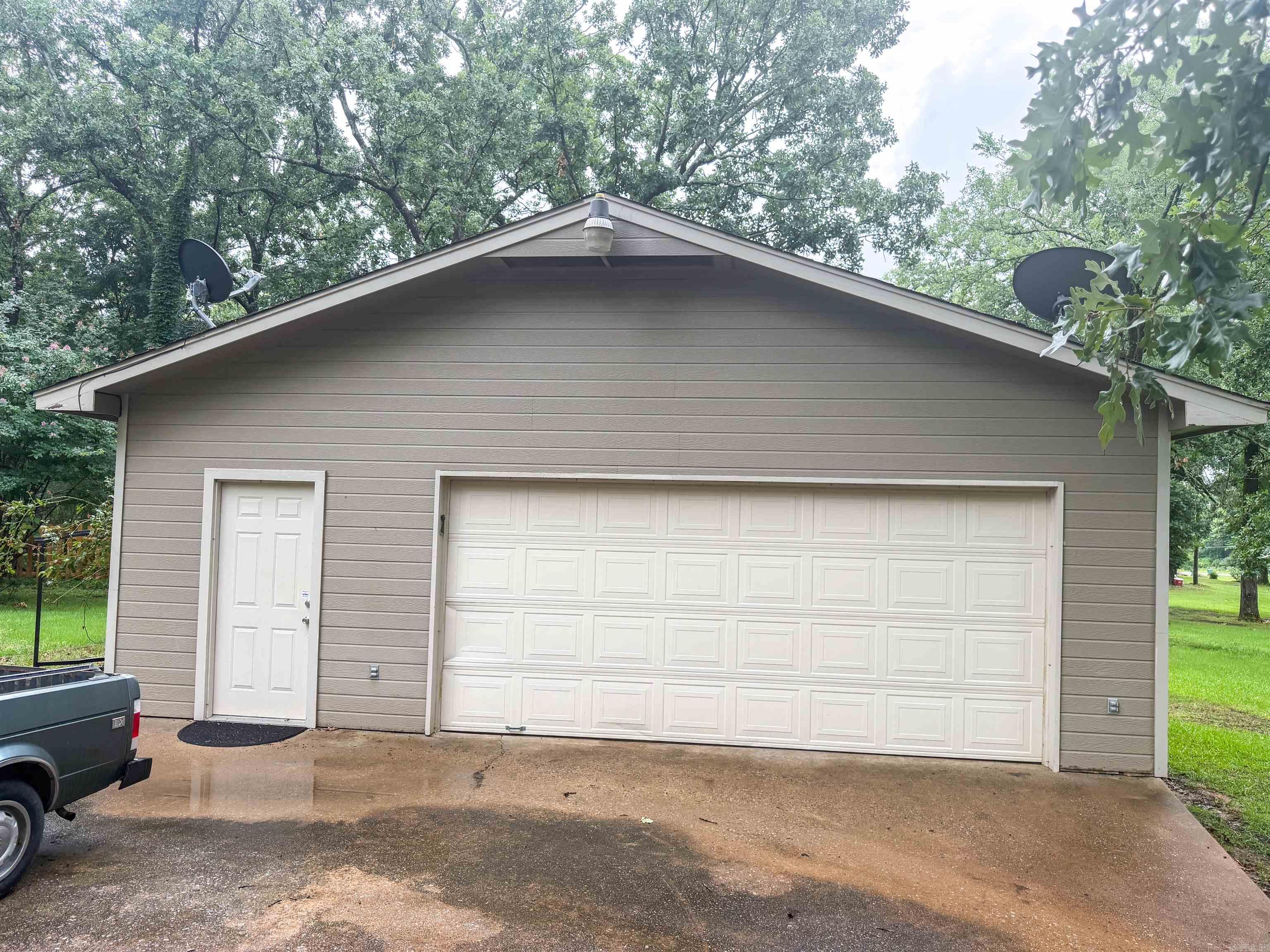 BUGG EDDIE & BERTHA - Residential