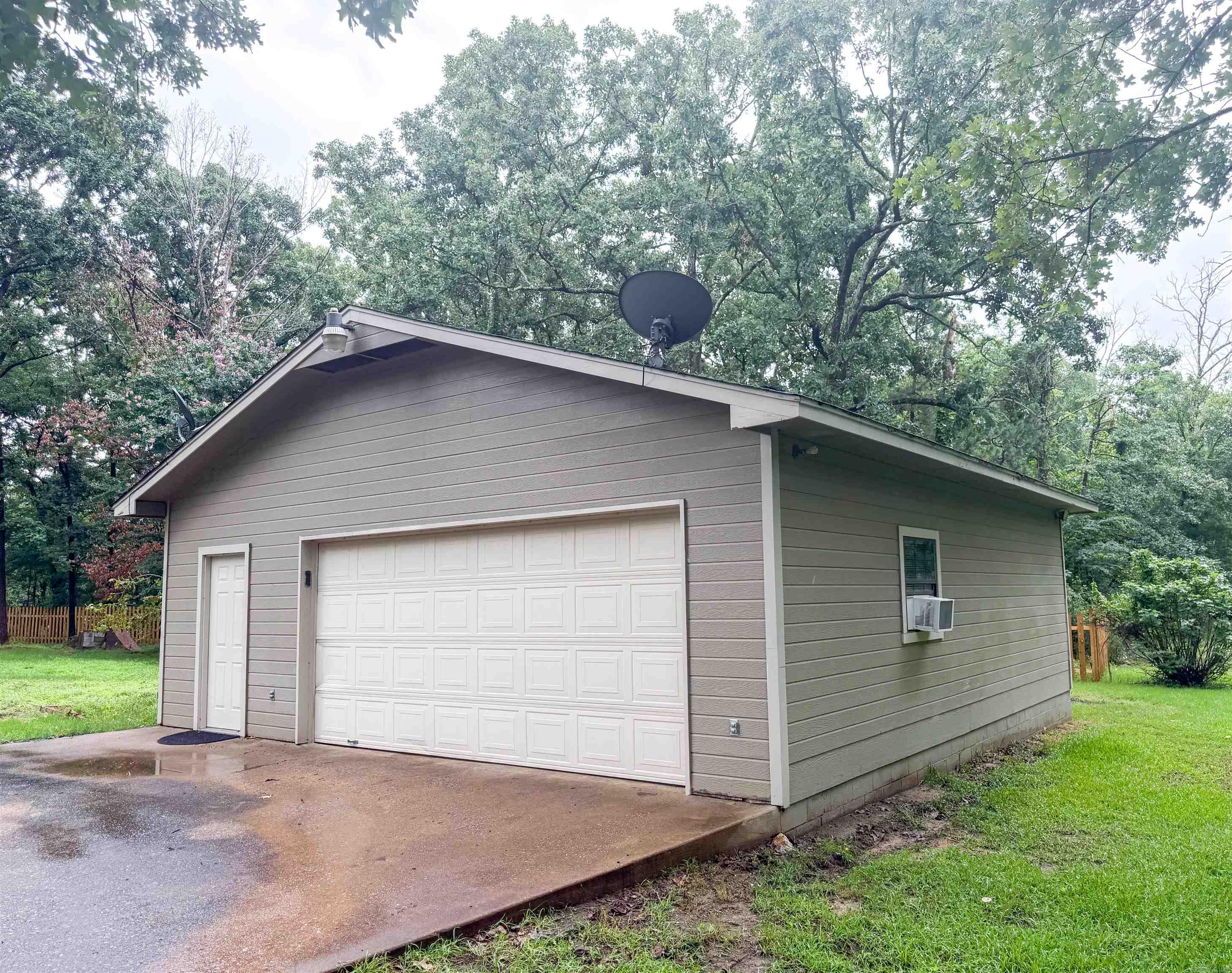 BUGG EDDIE & BERTHA - Residential