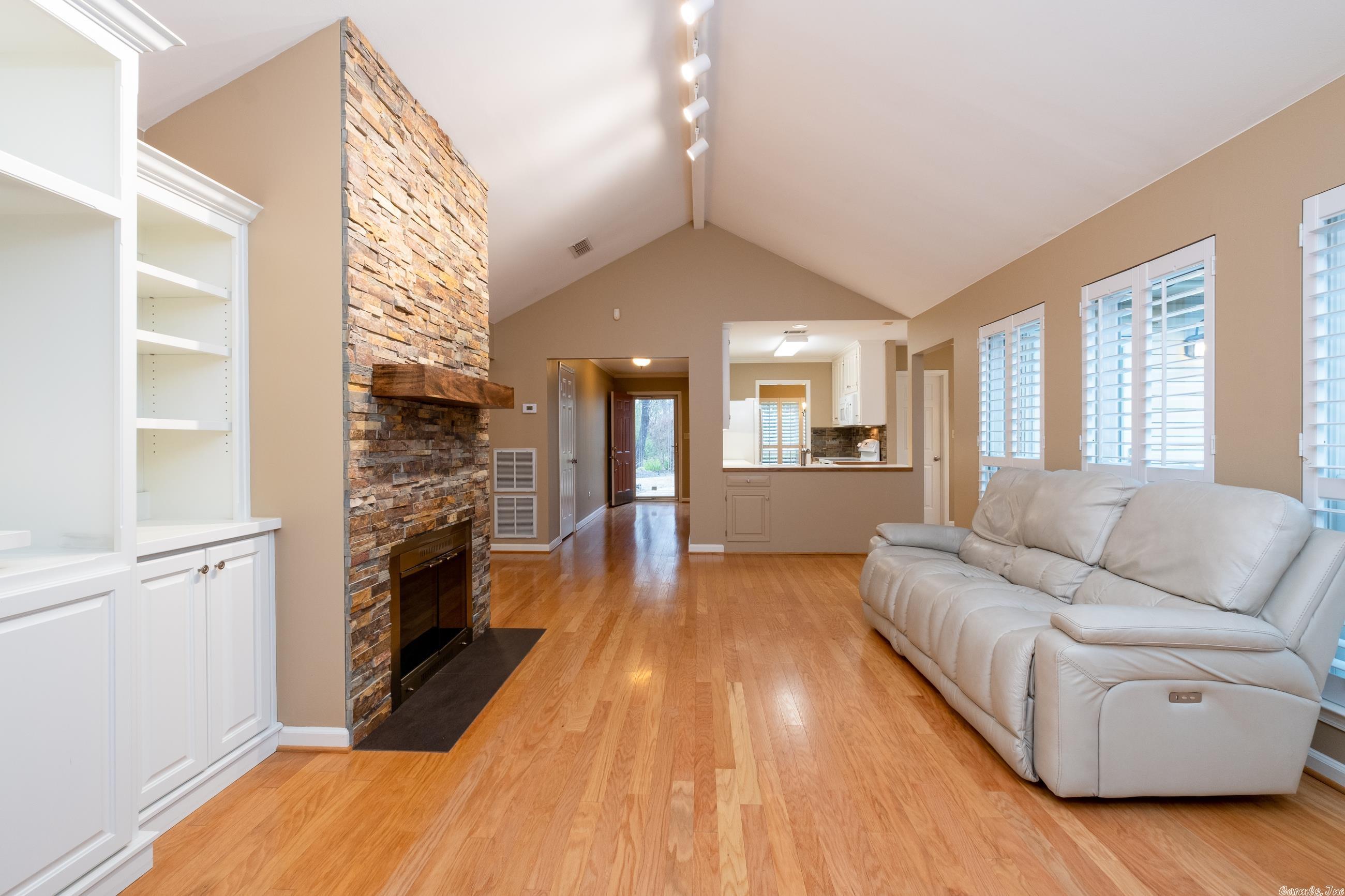 CHARLESTON PLACE - Residential