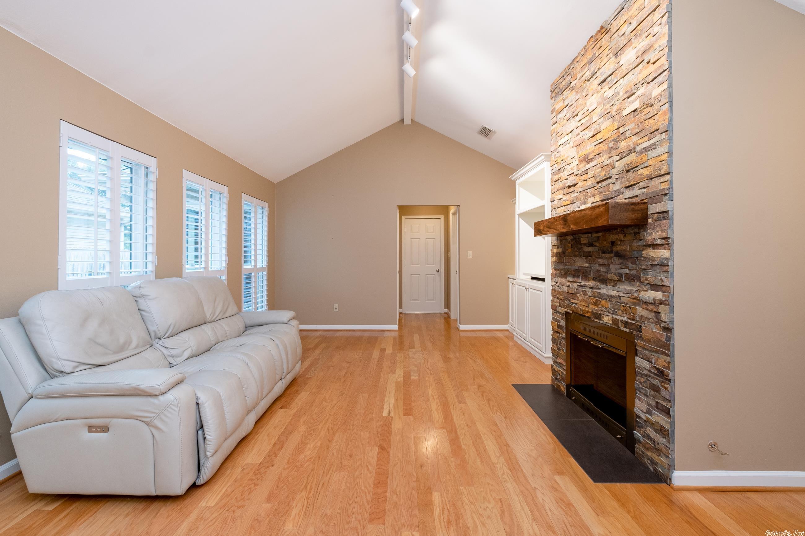 CHARLESTON PLACE - Residential