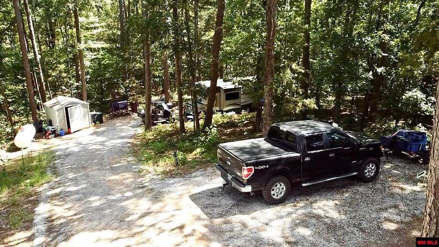 Wooded lot on the outskirts of Calico Rock, AR.  Private and has building site, as well as, RV pad.  Property is minutes away from the famous White River & Norfolk Lake