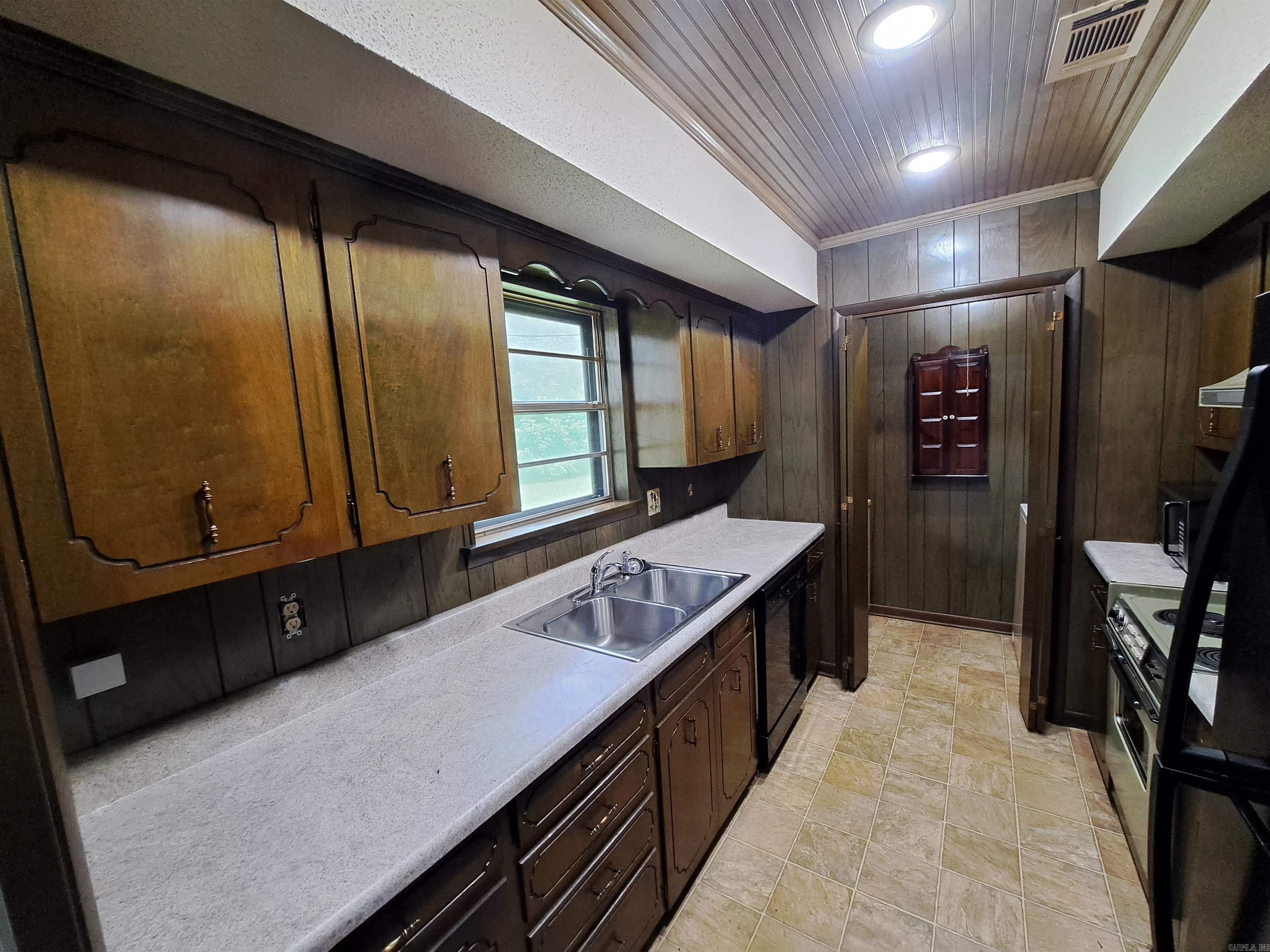 INDIAN HILLS - Residential